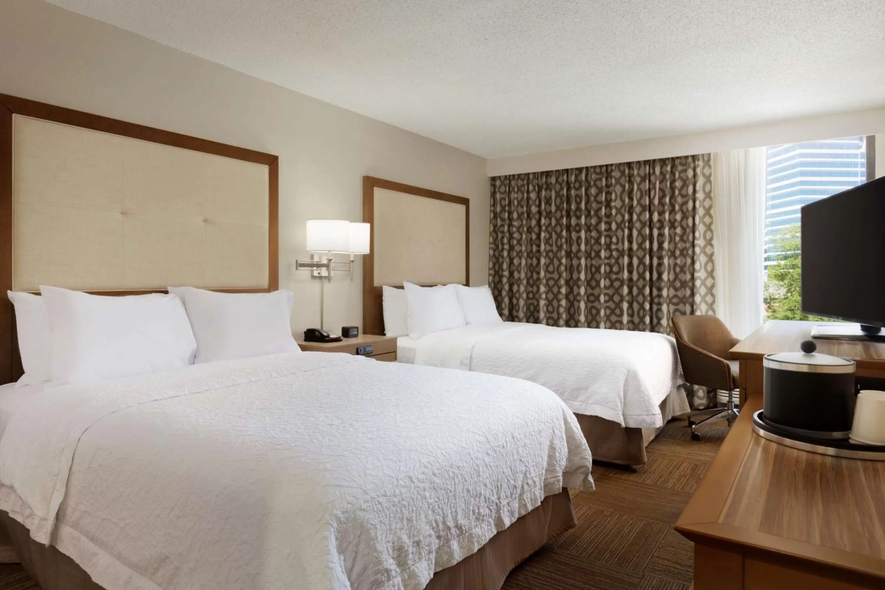 Bedroom, Bed in Hampton Inn Atlanta-Buckhead
