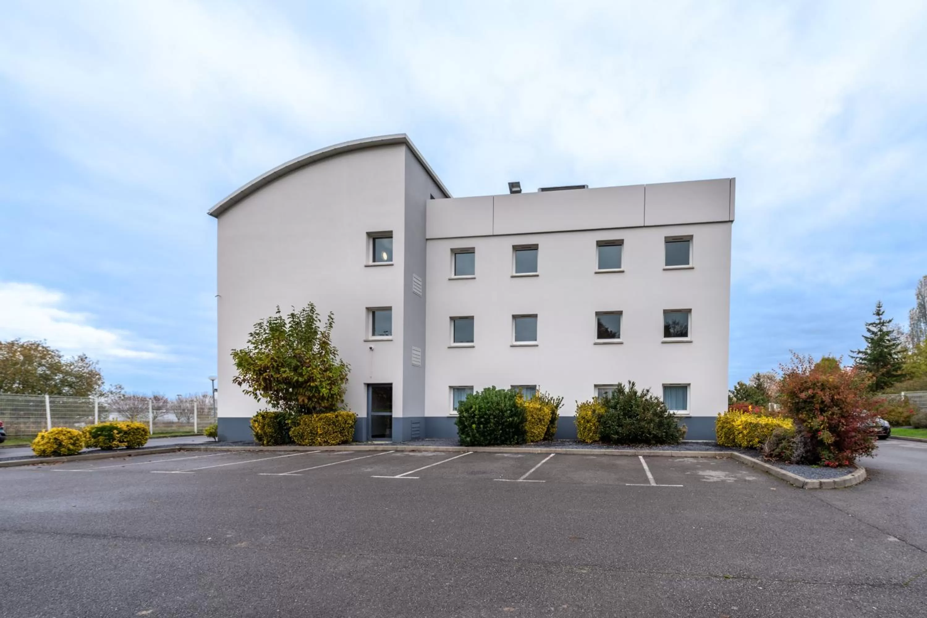 Facade/entrance in B&B HOTEL Beauvais