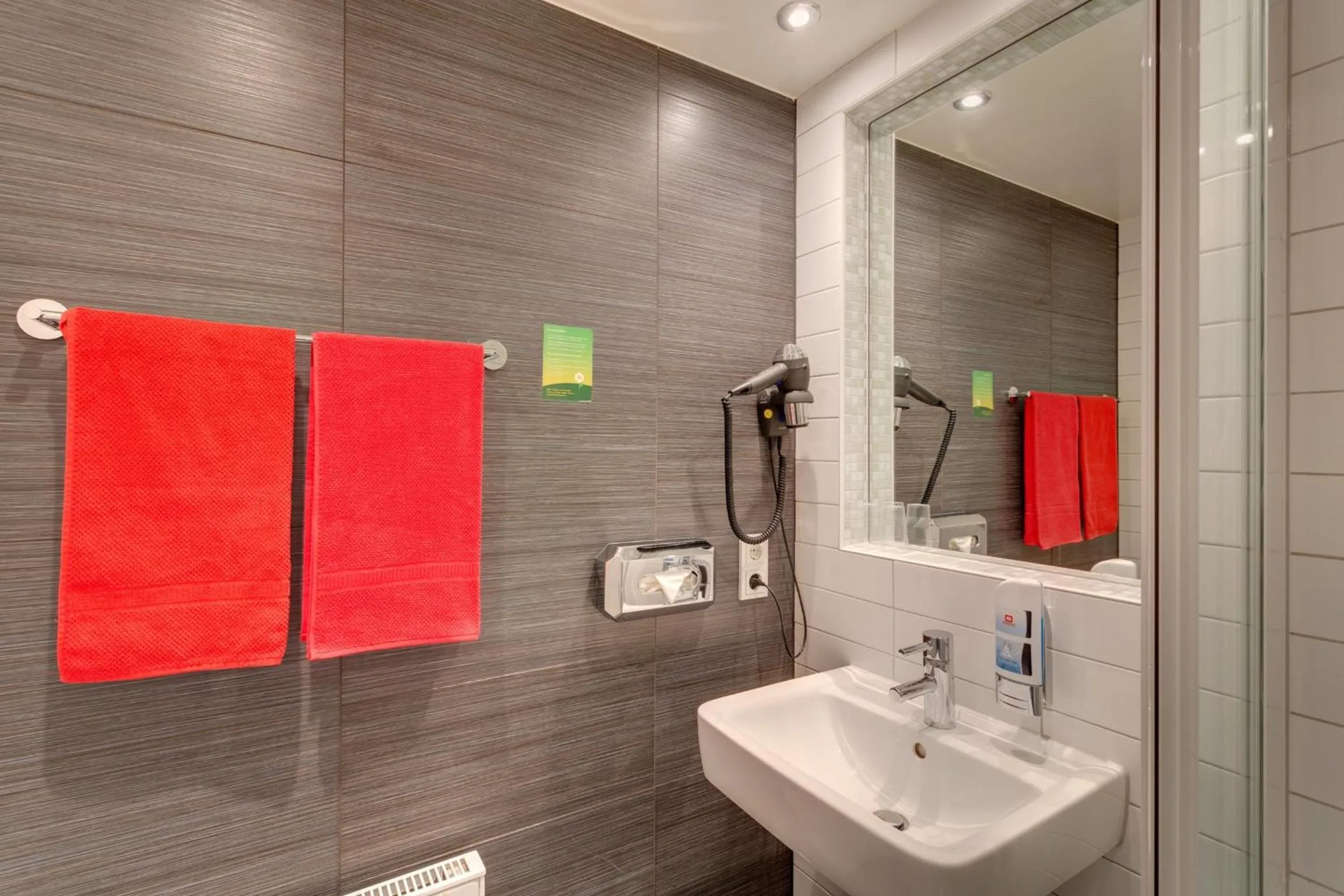 Bathroom in MEININGER Hotel Berlin Hauptbahnhof