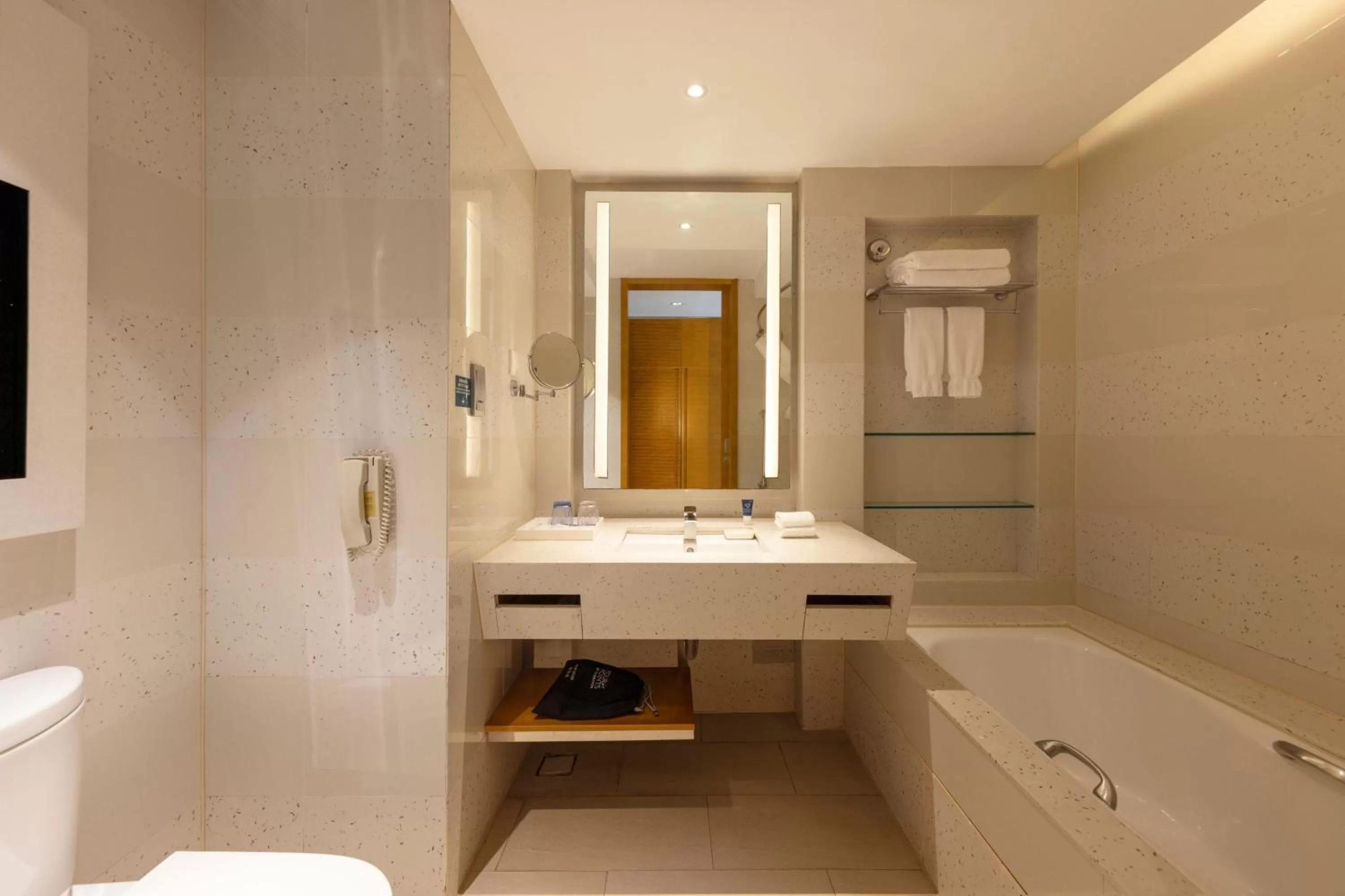 Bedroom in Four Points by Sheraton Shenzhou Peninsula Resort