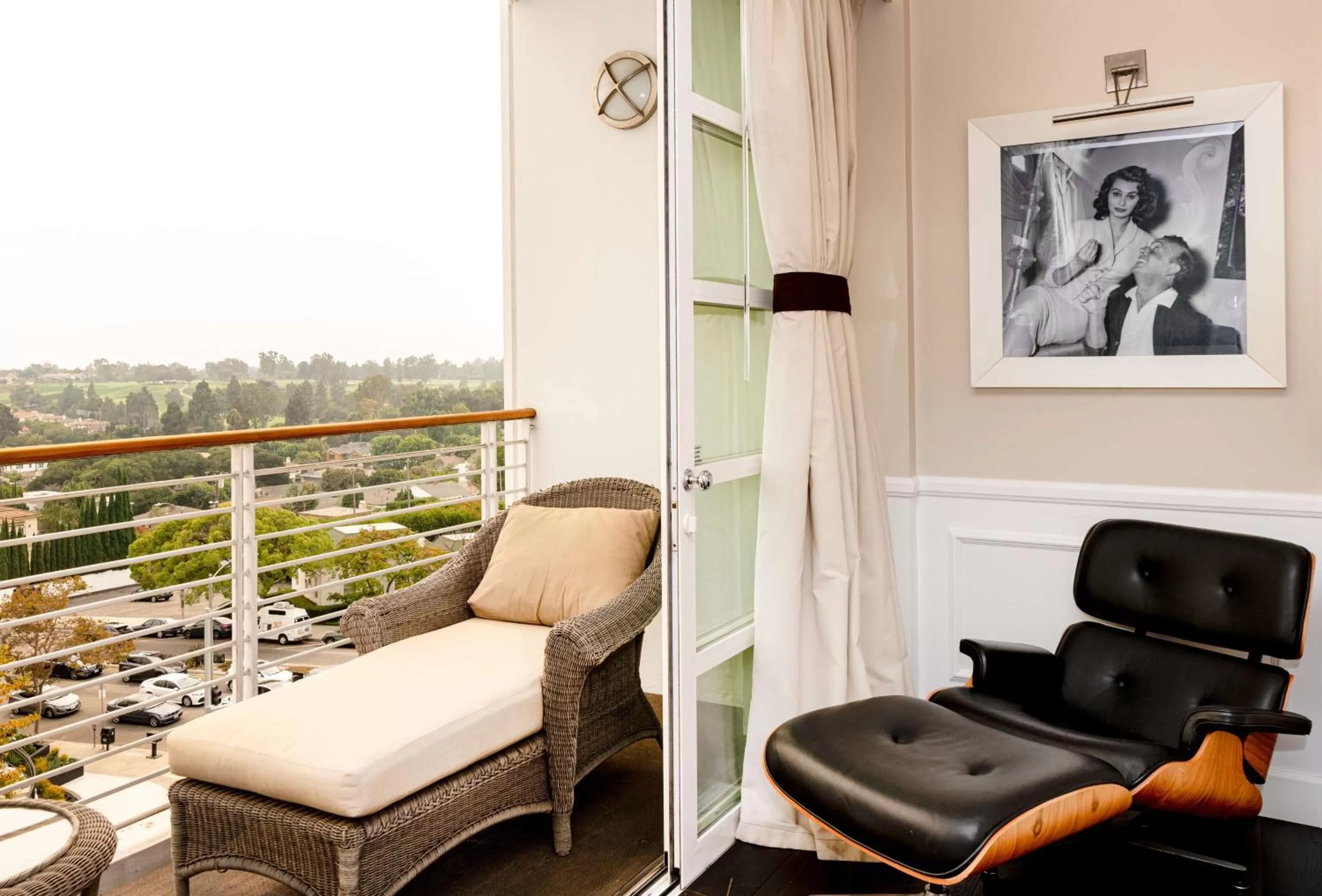 Queen Loft Suite with Los Angeles View in Cameo Beverly Hills