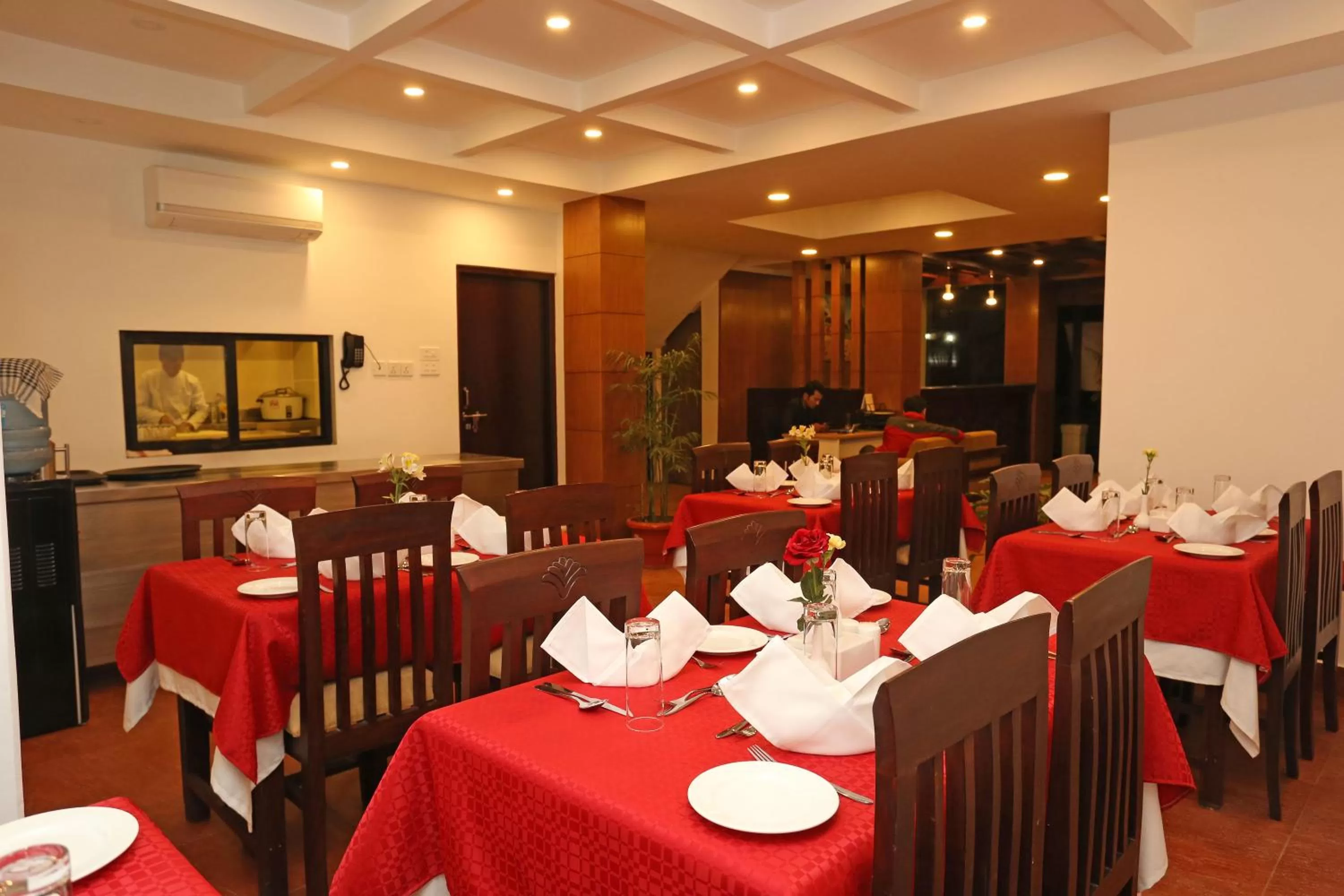 Restaurant/places to eat in Hotel Jay Suites