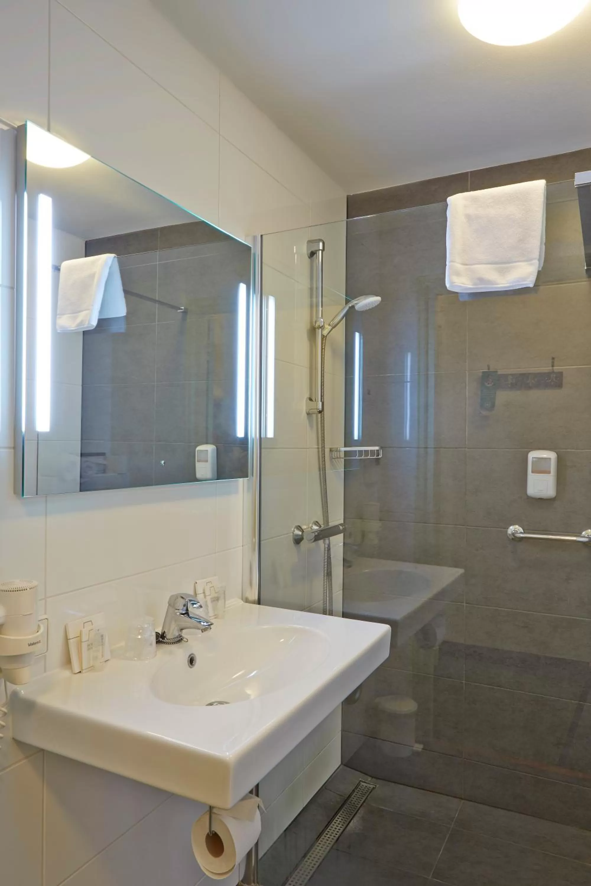 Bathroom in Parkhotel Mastbosch Breda