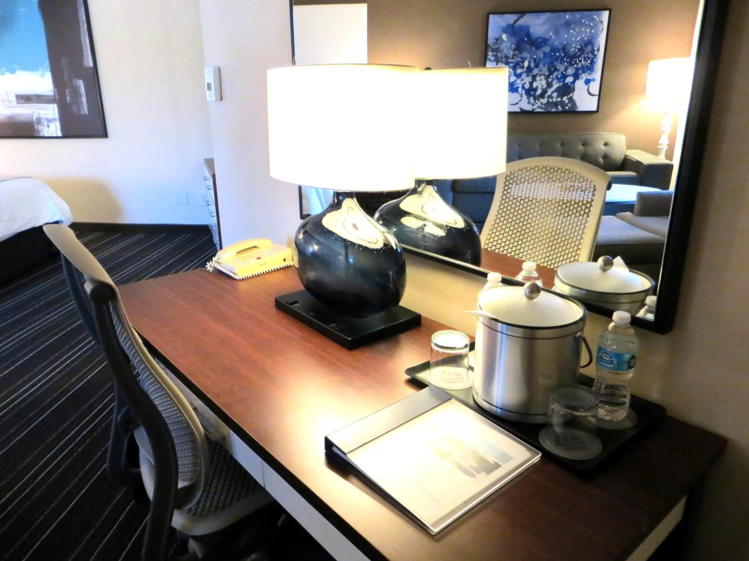 Seating area in Sonesta Atlanta Northwest Galleria - Marietta