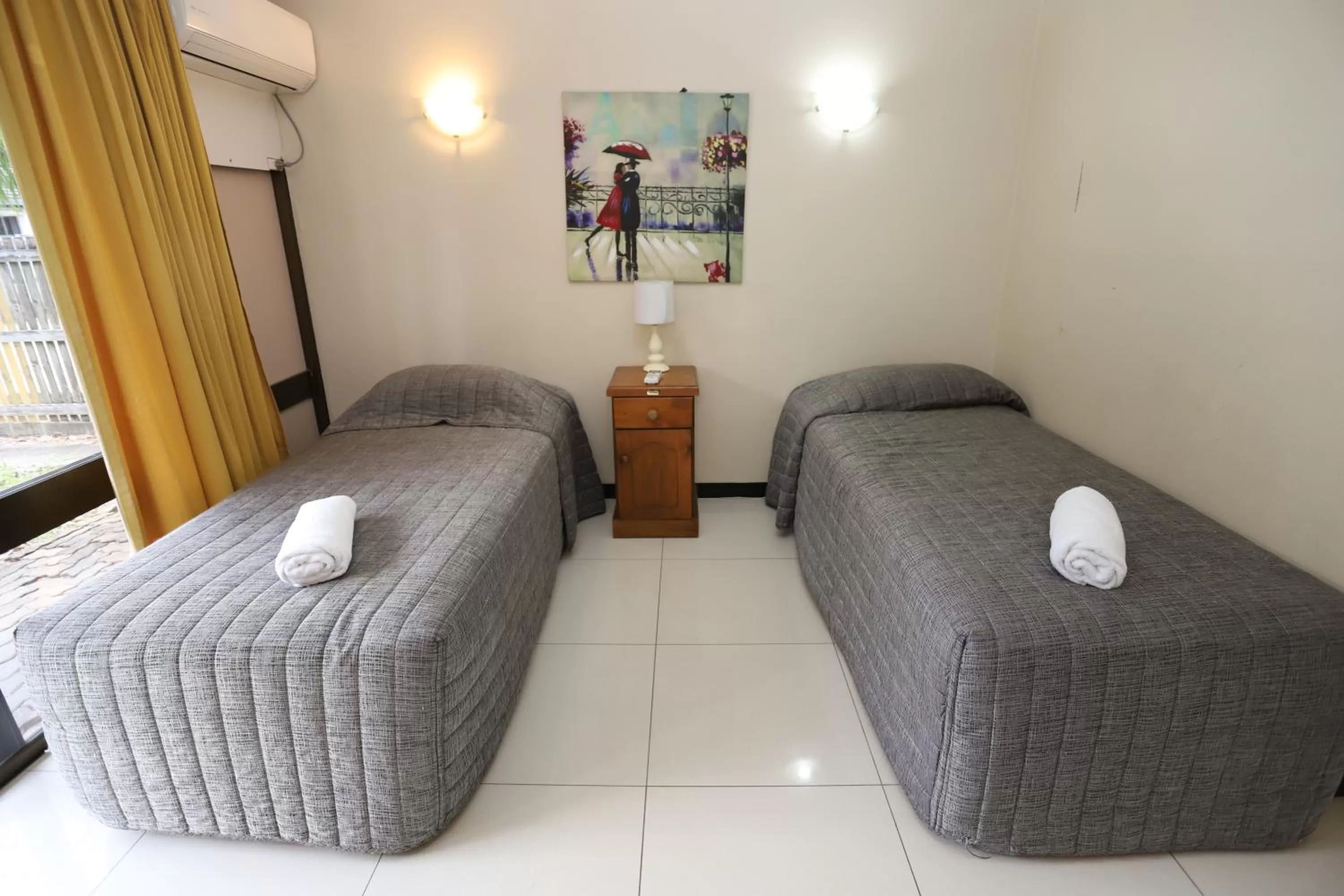 Bedroom, Bed in Miners Lodge Motor Inn