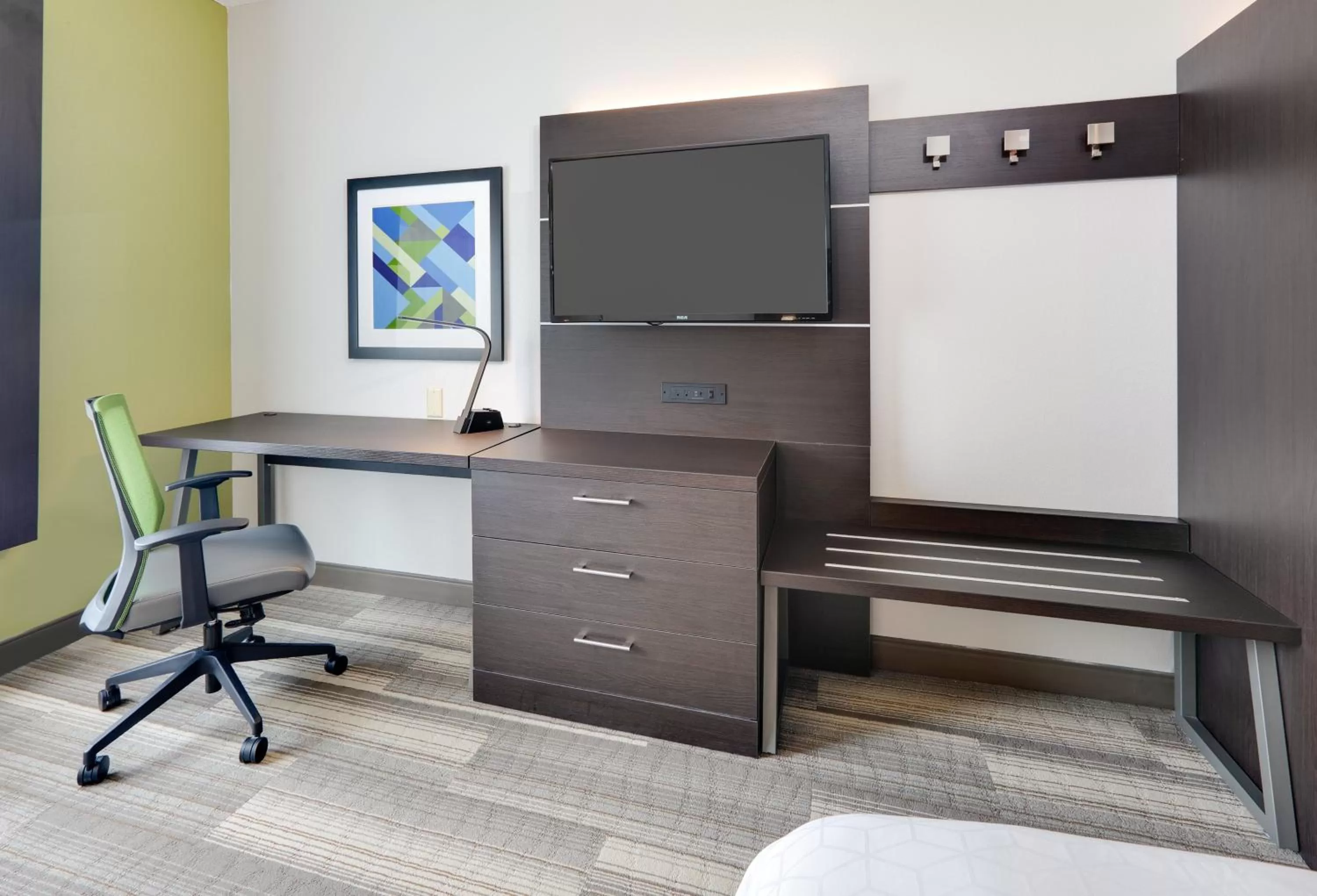 Photo of the whole room in Holiday Inn Express Hotel & Suites Dublin by IHG