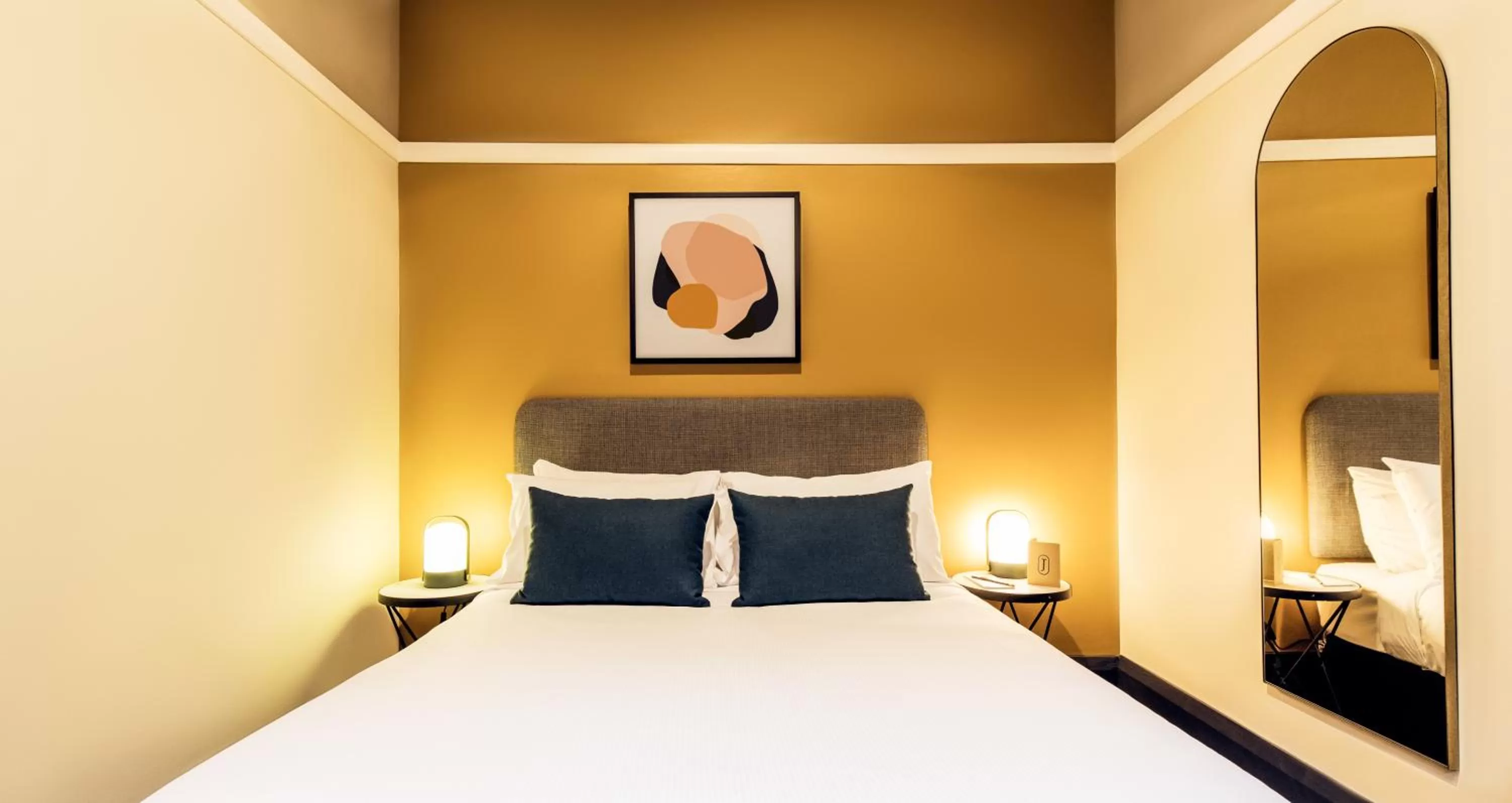 Premium Queen Room with Balcony + Shared Bathroom in The Jensen Potts Point