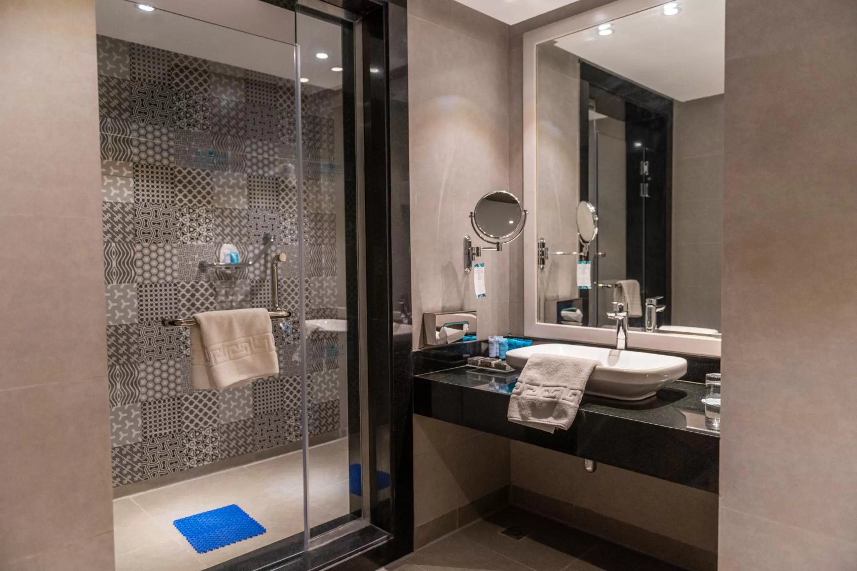 Shower in Sunrise Diamond Beach Resort -Grand Select