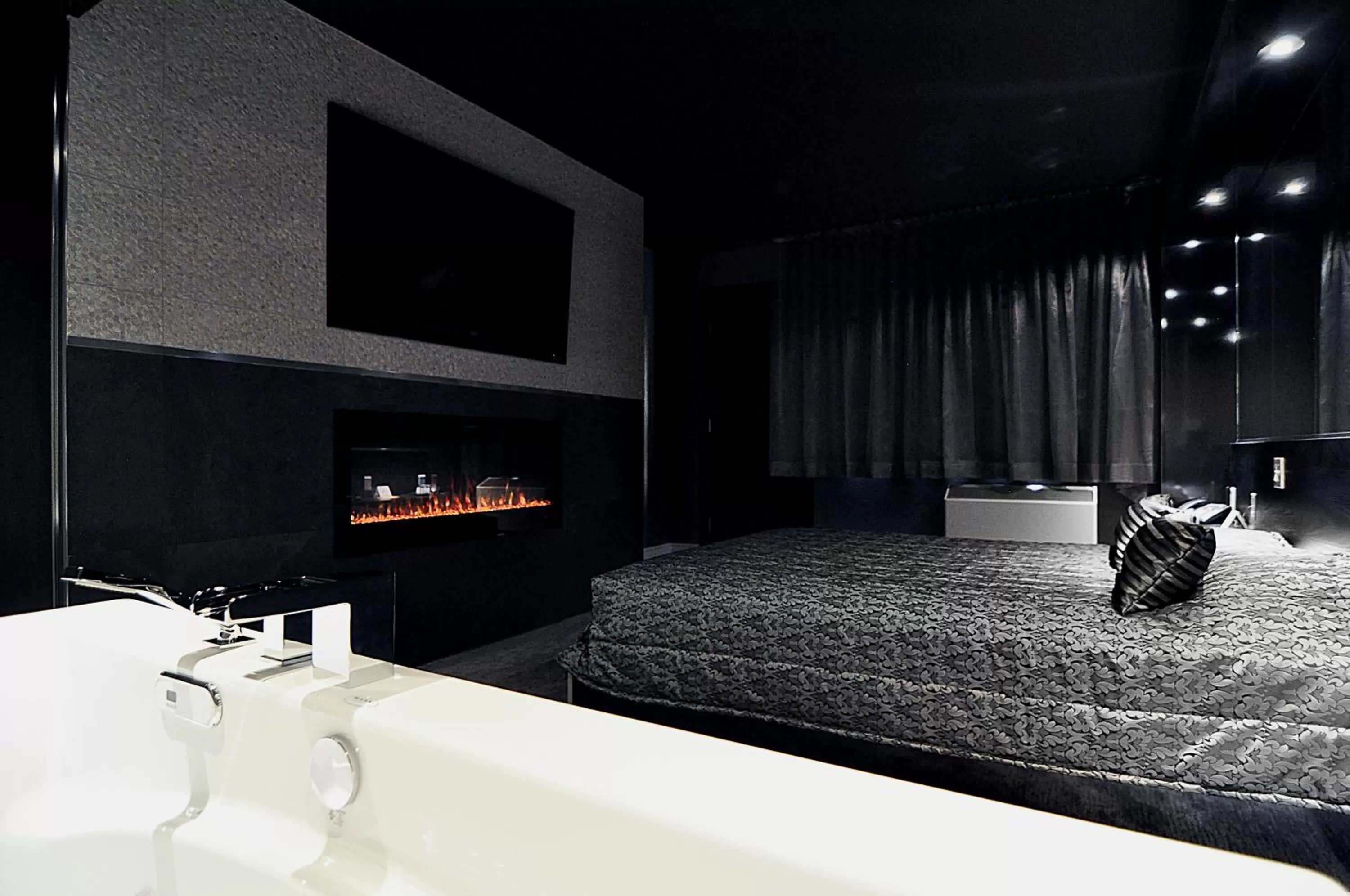 Bedroom, Bed in Complexe Hotelier Le 55