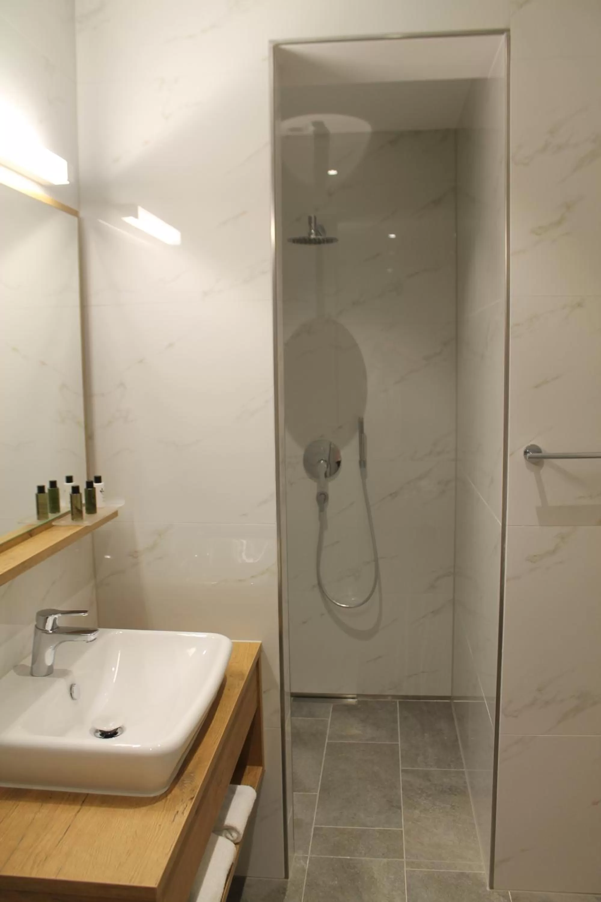 Shower in Gasthaus Steidl