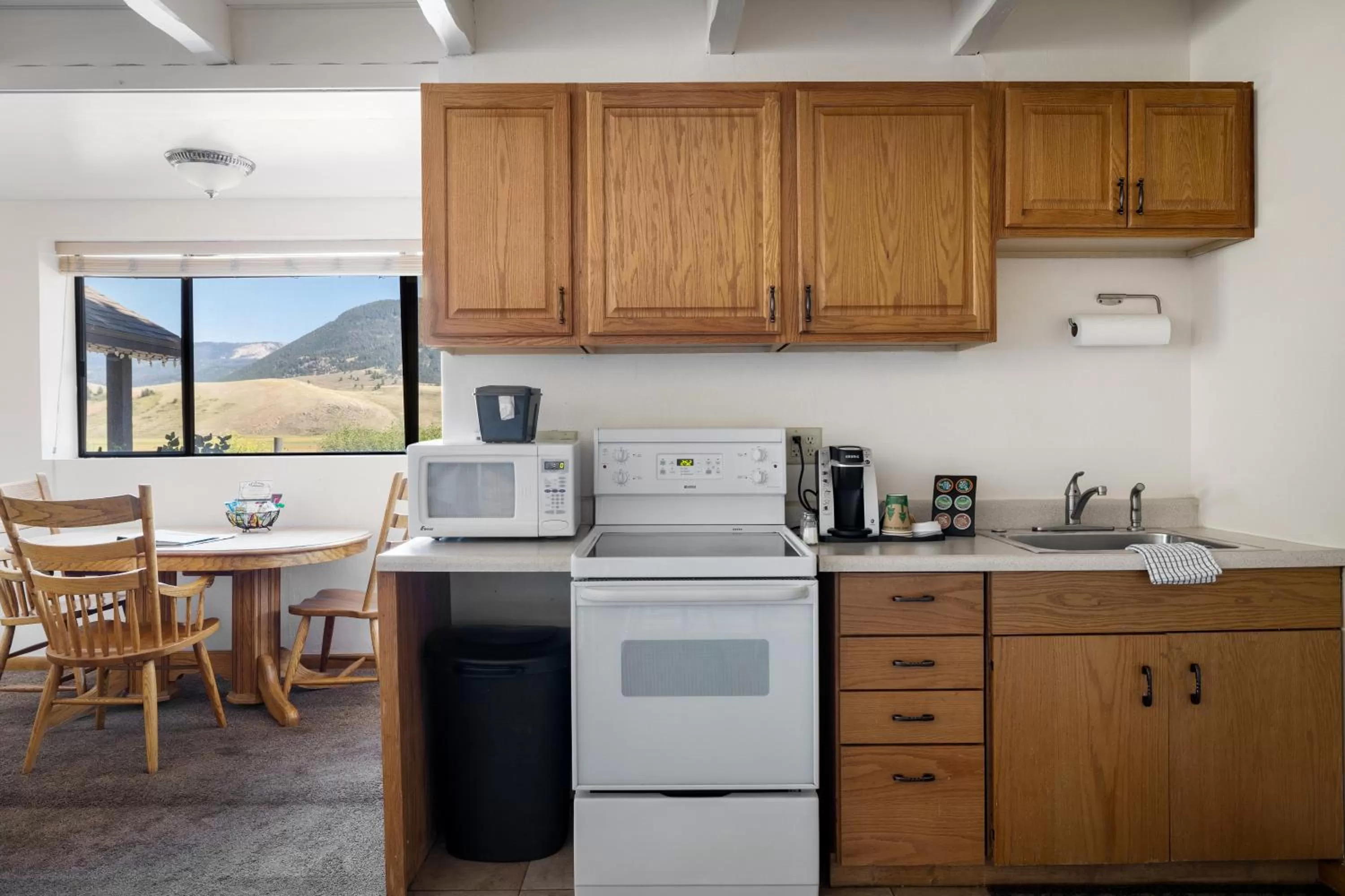 Coffee/tea facilities in Elk Refuge Inn