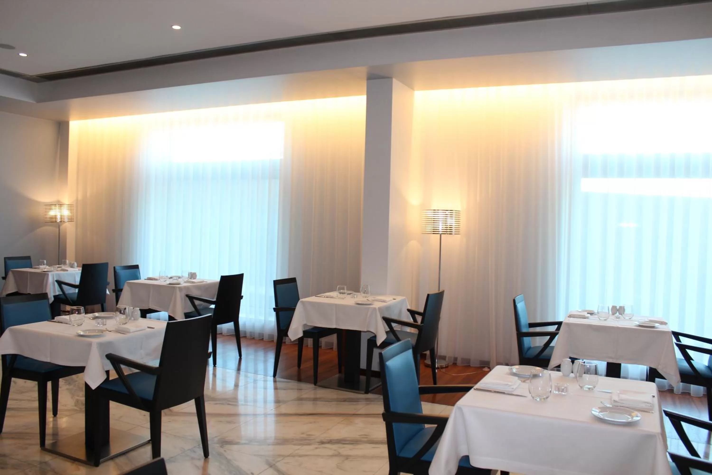 Restaurant/places to eat in OPOHOTEL Porto Aeroporto