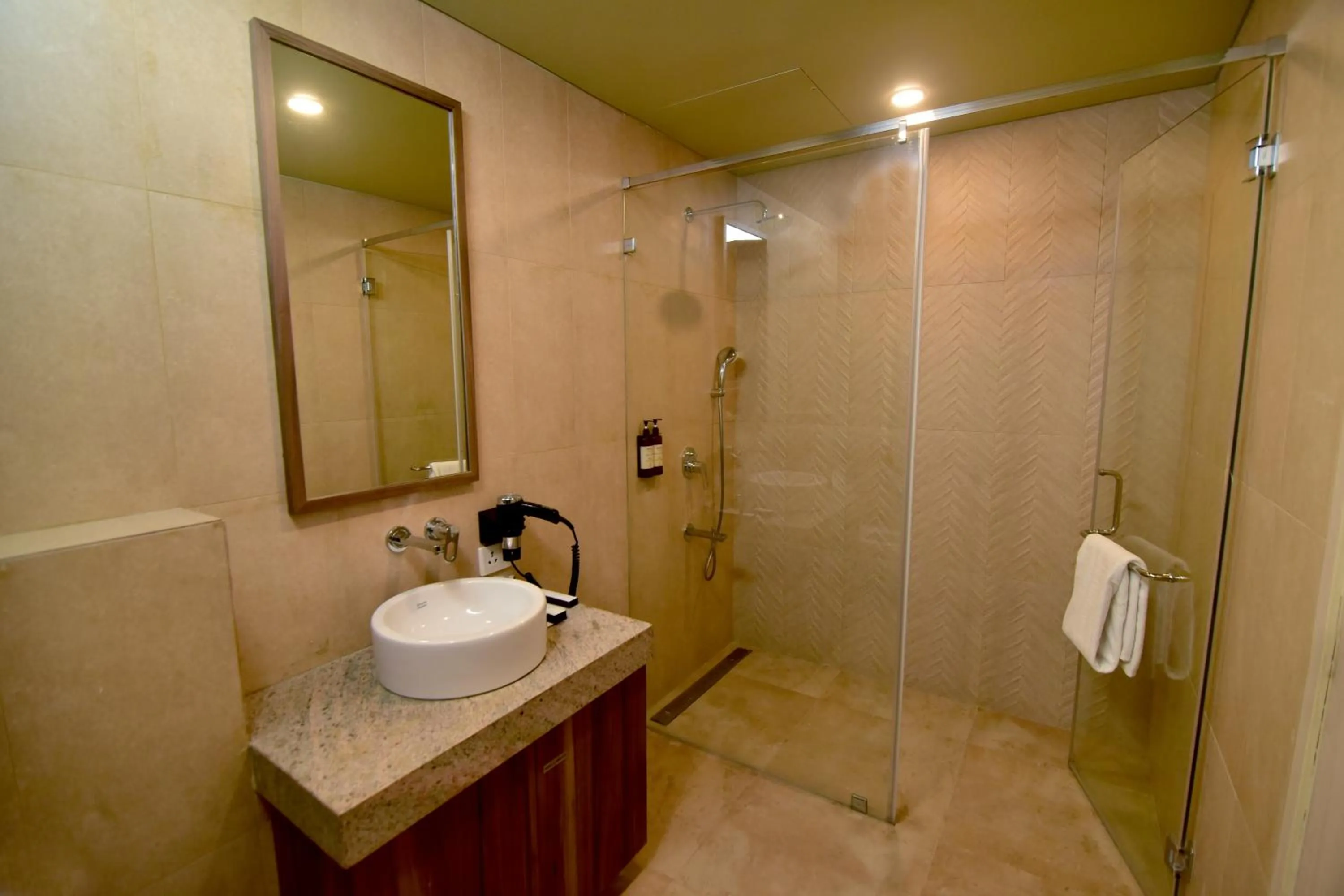 Shower in Oxford Golf Resort