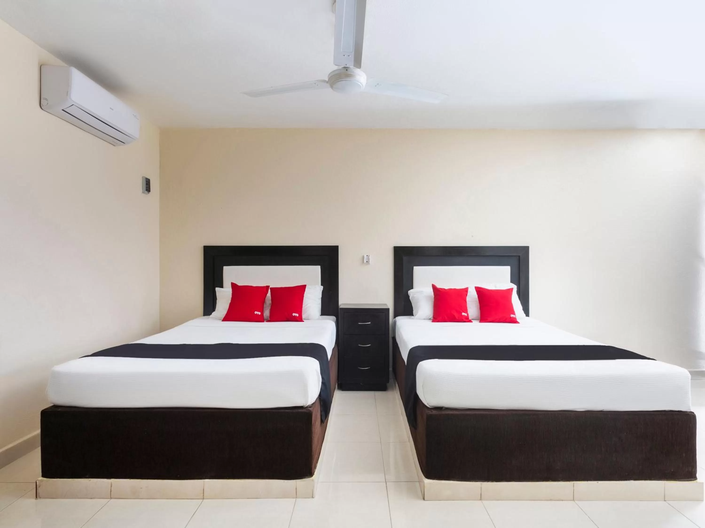 Bedroom, Bed in Hotel Jardín Cancún