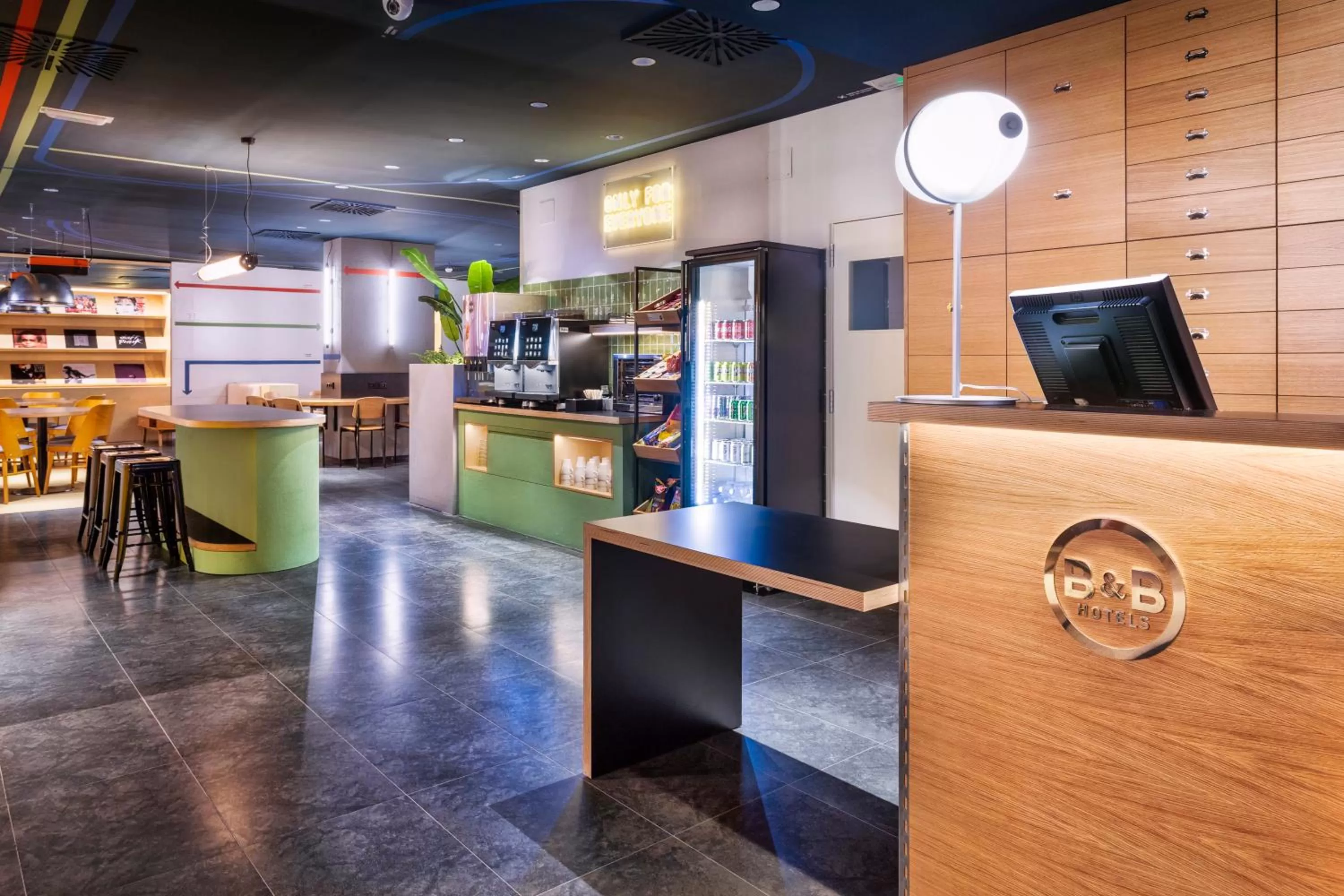 Lobby or reception in B&B HOTEL Castellón