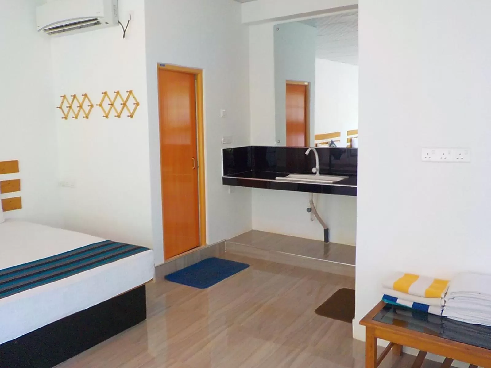 Photo of the whole room, Bed in Liyana Holiday resort