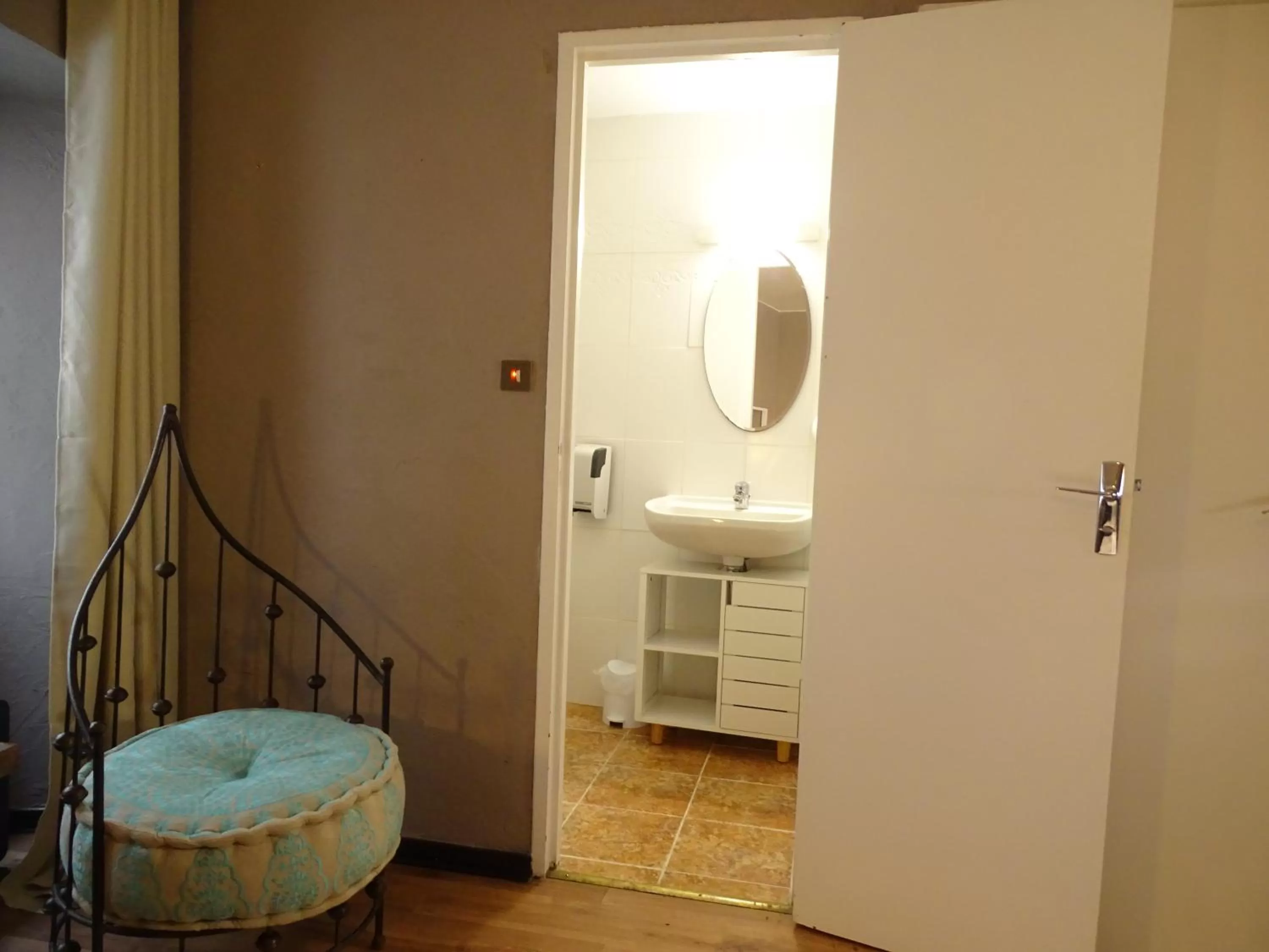 Bathroom in DÉDÉ DU VAL B&B