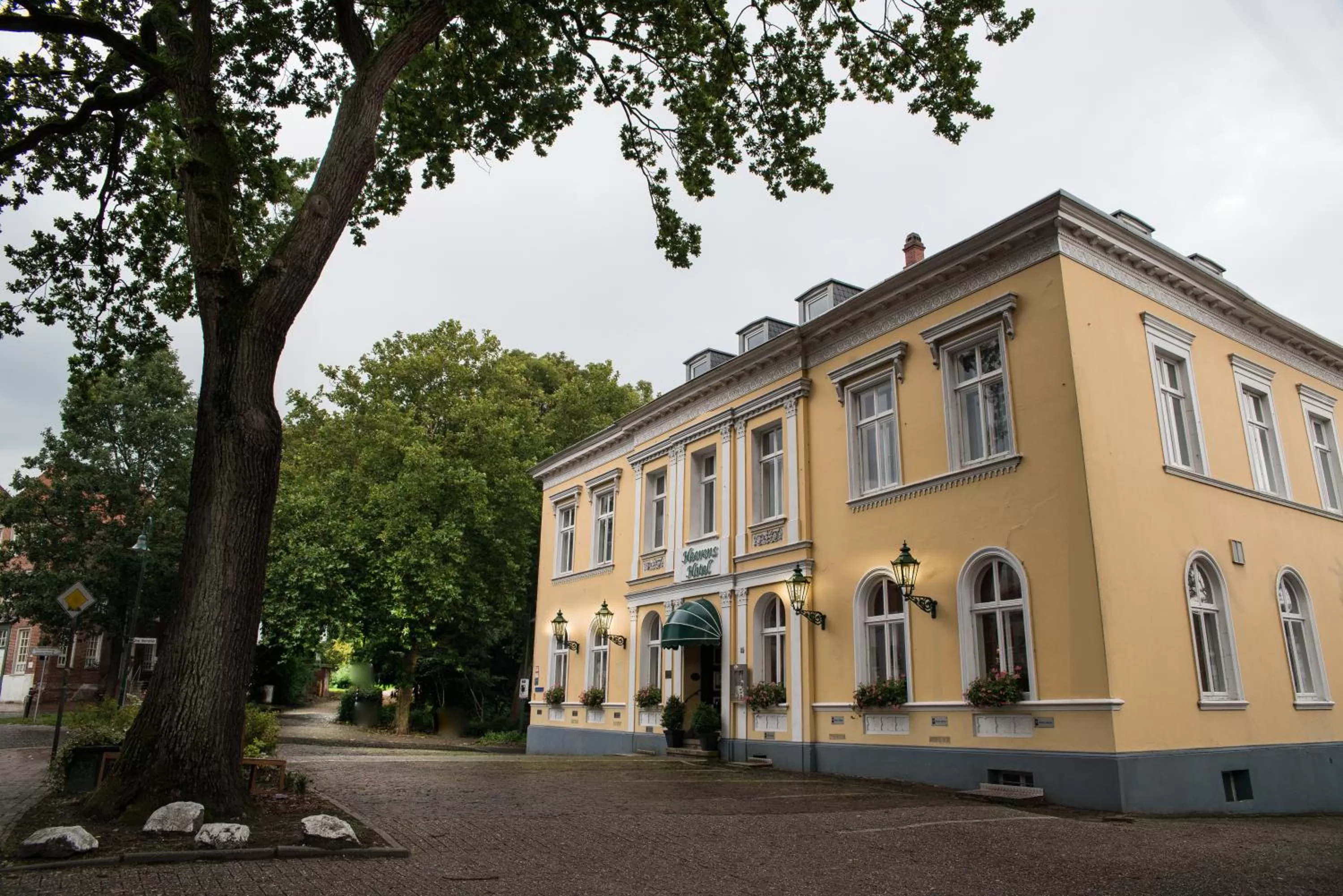 Property building in Heerens Hotel