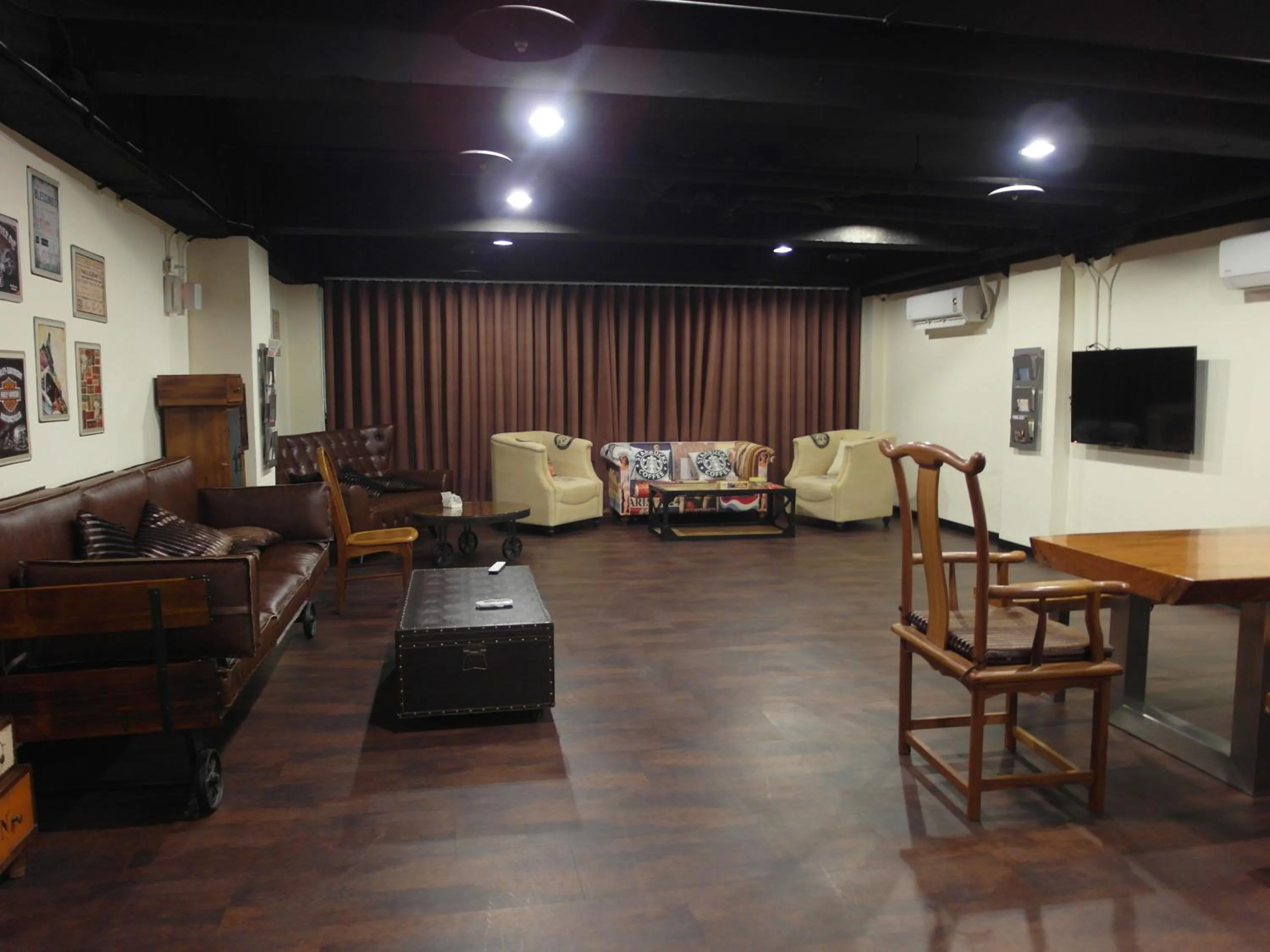 Communal lounge/ TV room in Hotel Fun - Linsen