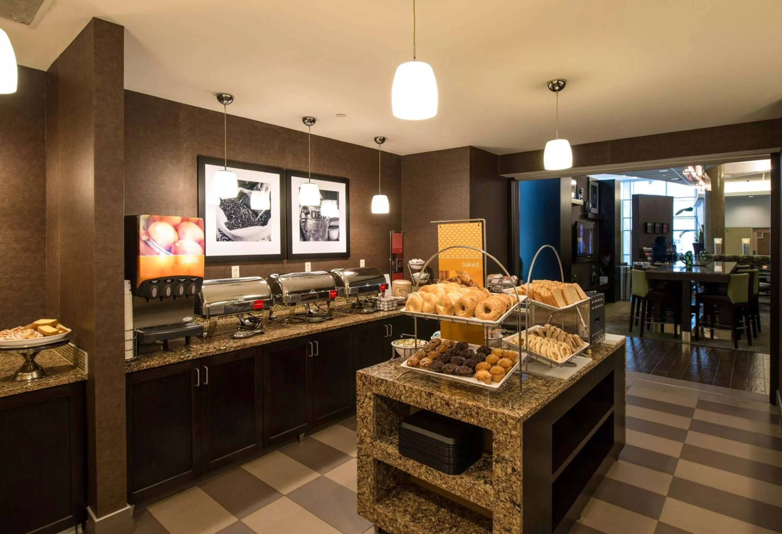 Restaurant/places to eat in Hampton Inn & Suites Boston Crosstown Center