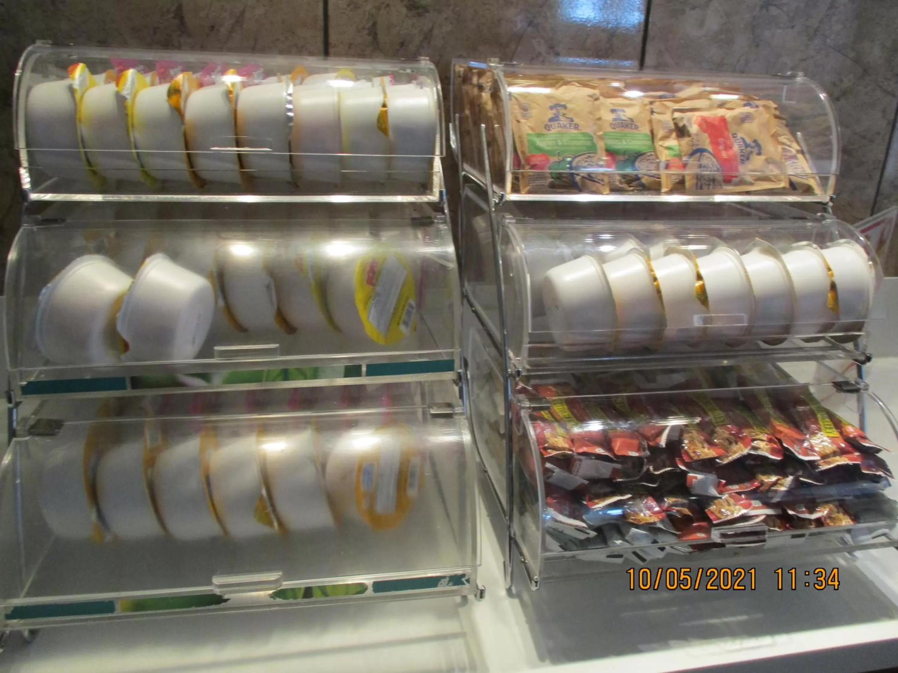 Buffet breakfast in Quality Inn & Suites Kissimmee by The Lake