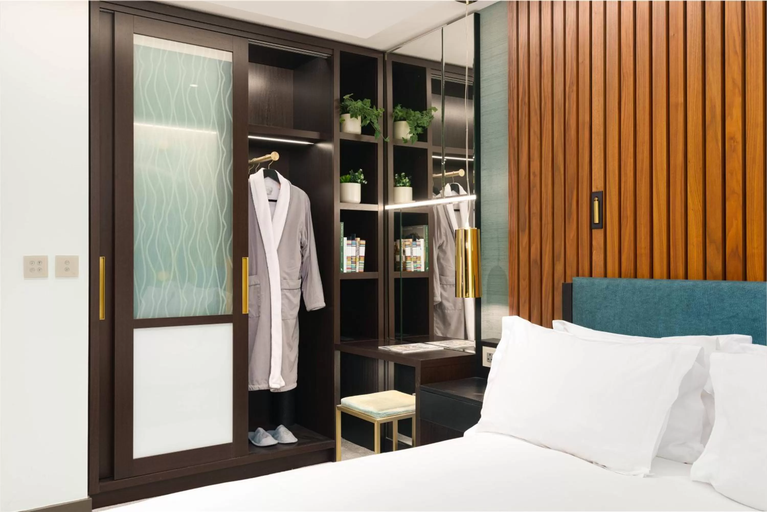 Bedroom, Bed in Middle Eight - Covent Garden - Preferred Hotels and Resorts