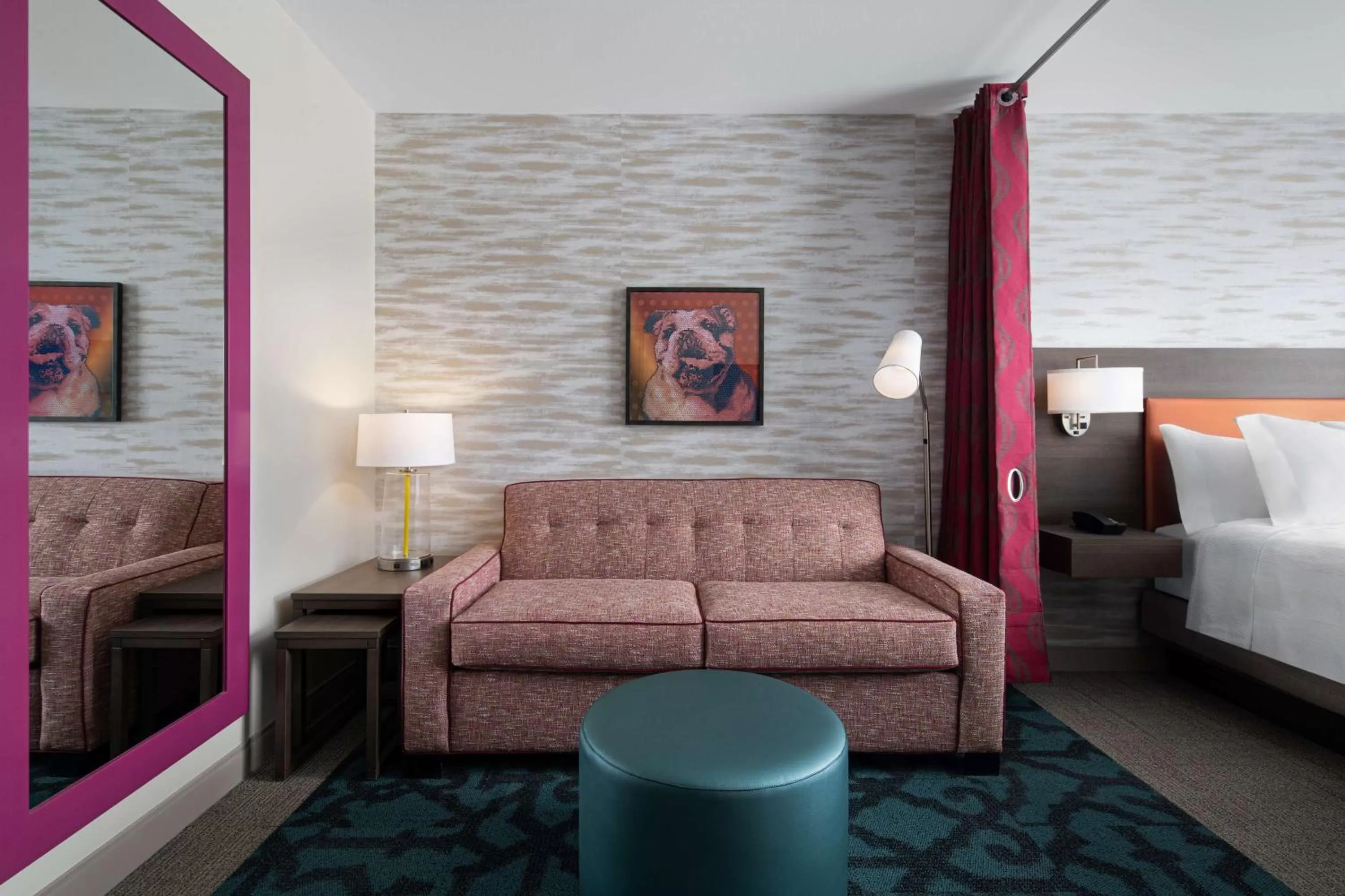 Living room, Bed in Home2 Suites by Hilton Des Moines at Drake University