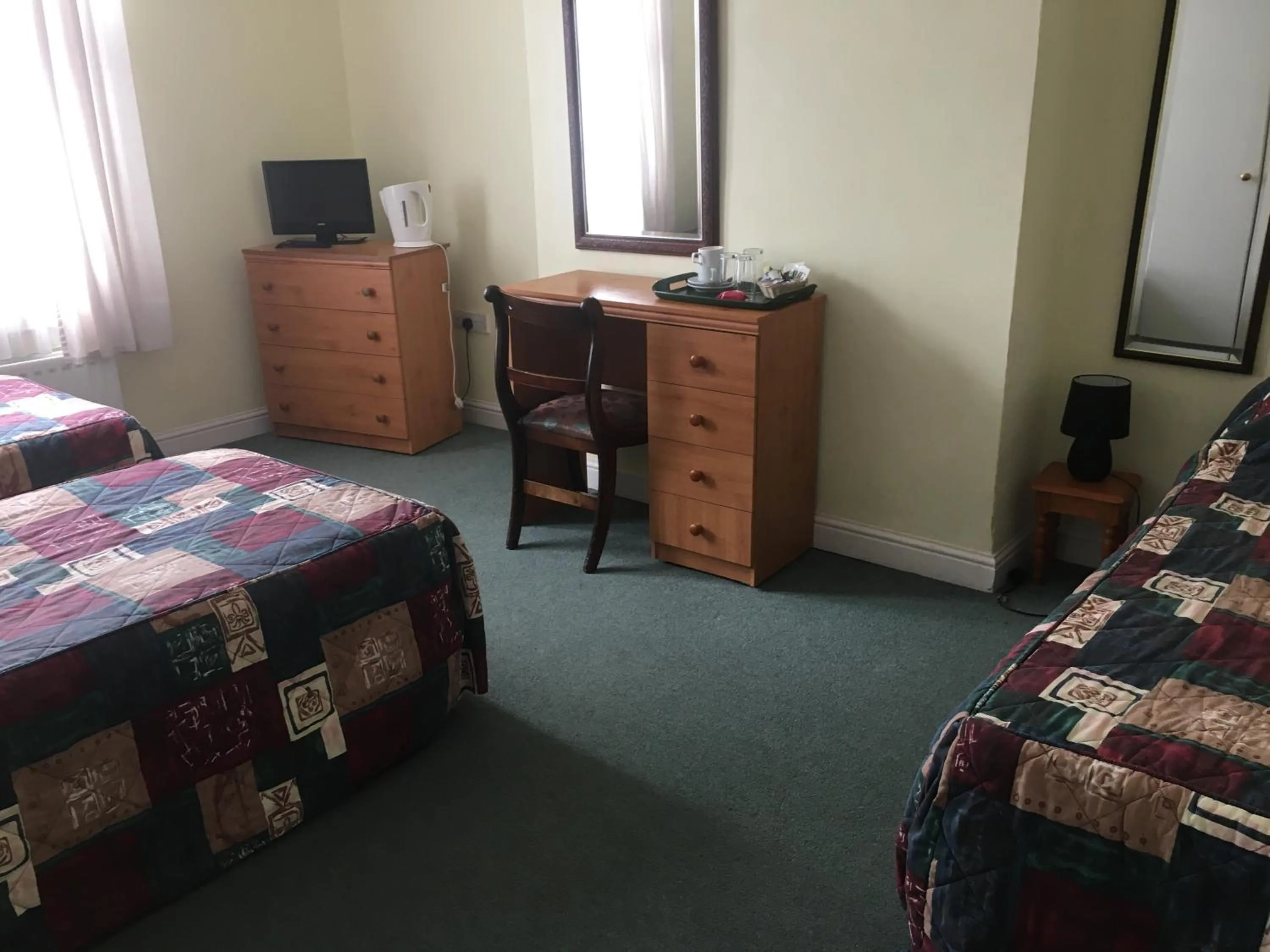 Photo of the whole room, Bed in Dukes Head Inn