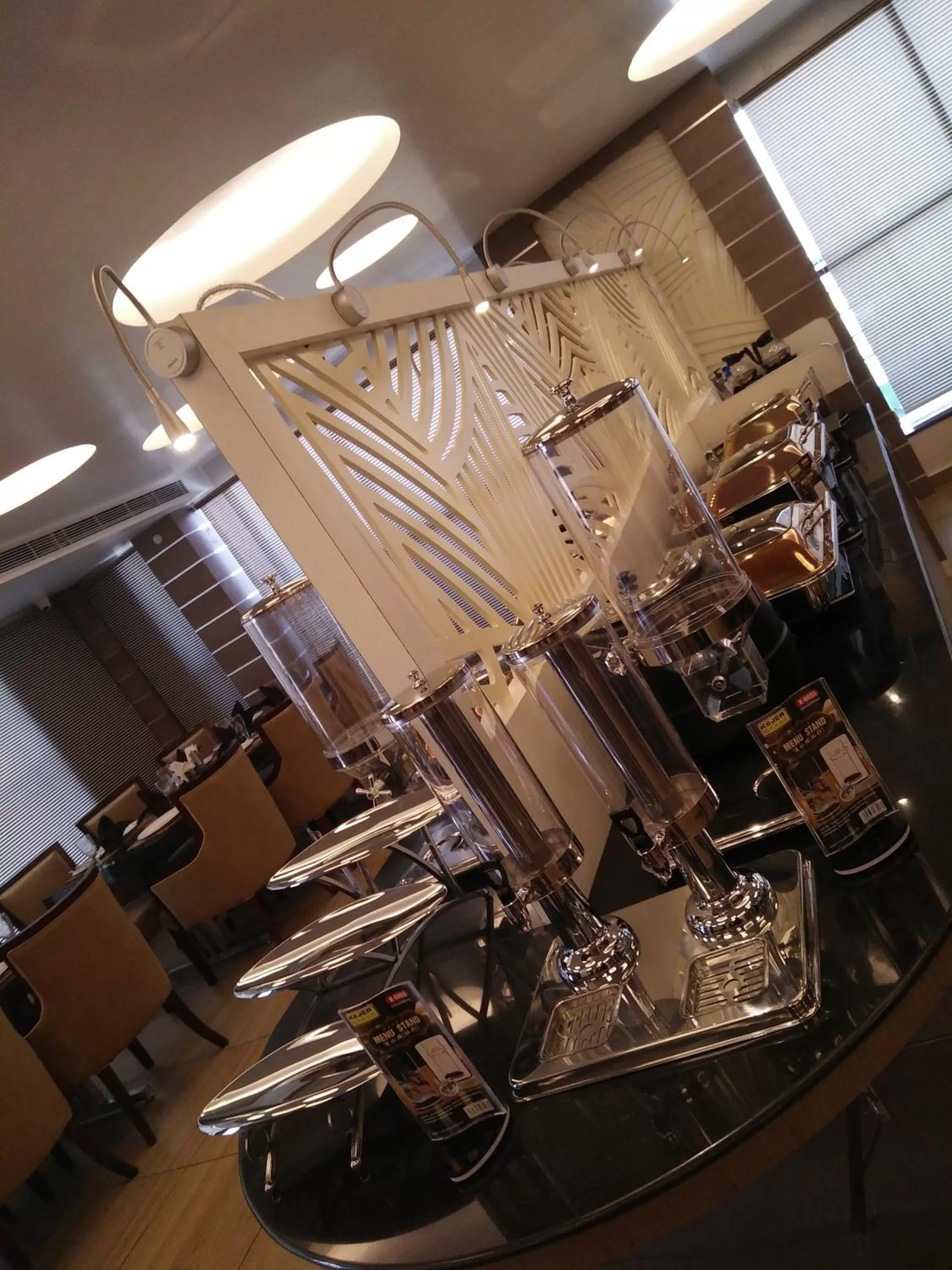 Restaurant/places to eat in Hotel Kama International