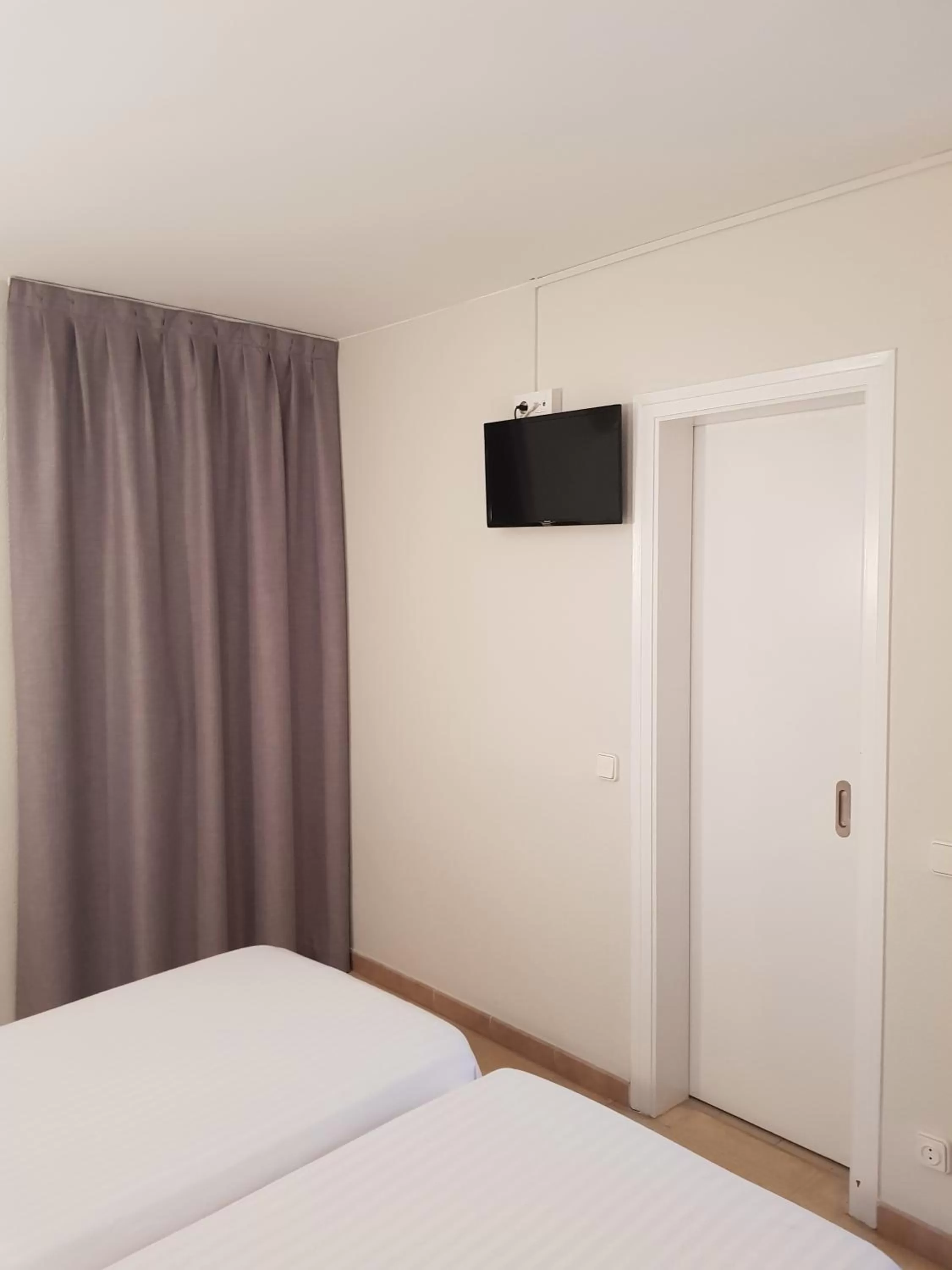 TV/Entertainment Center in Hostal Ondina