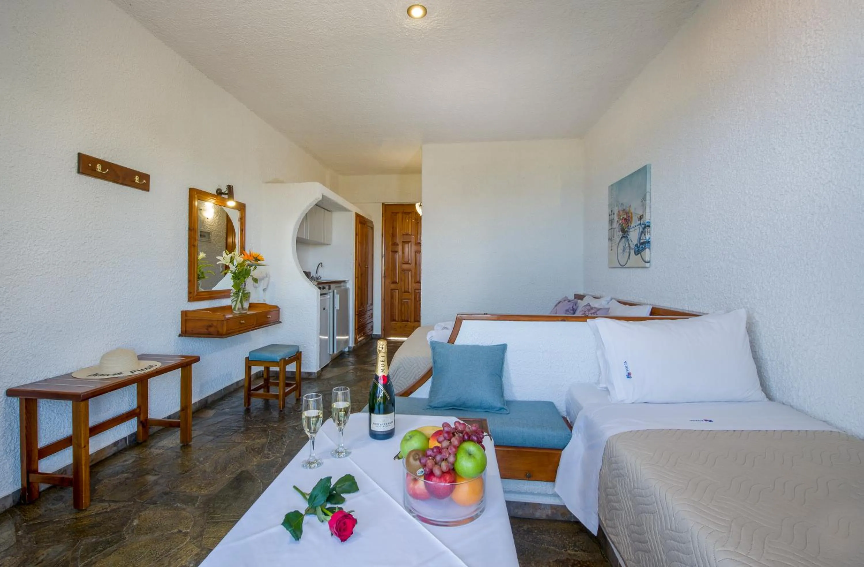 Photo of the whole room, Bed in Folia Apartments Chania