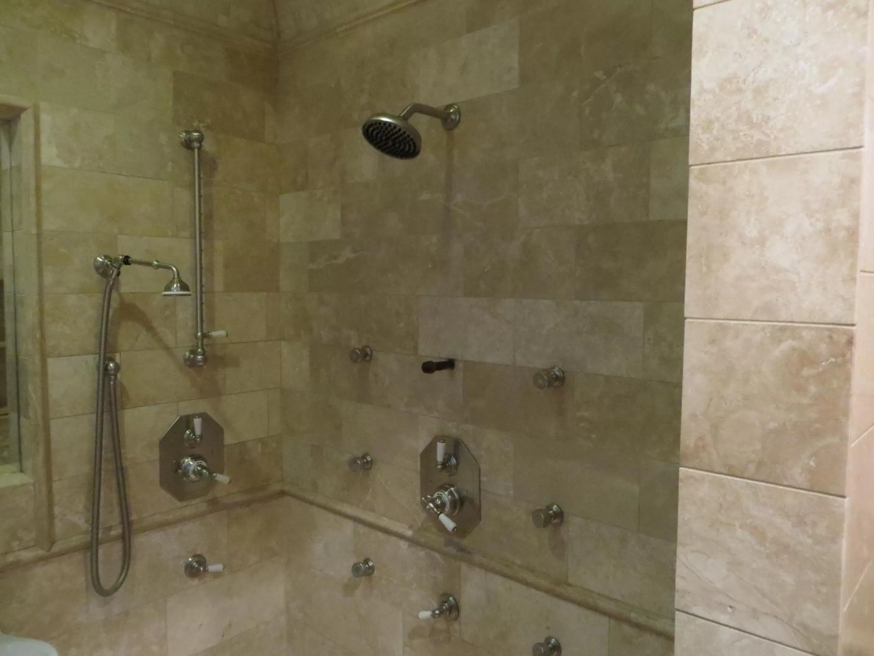 Shower in Villa D' Citta