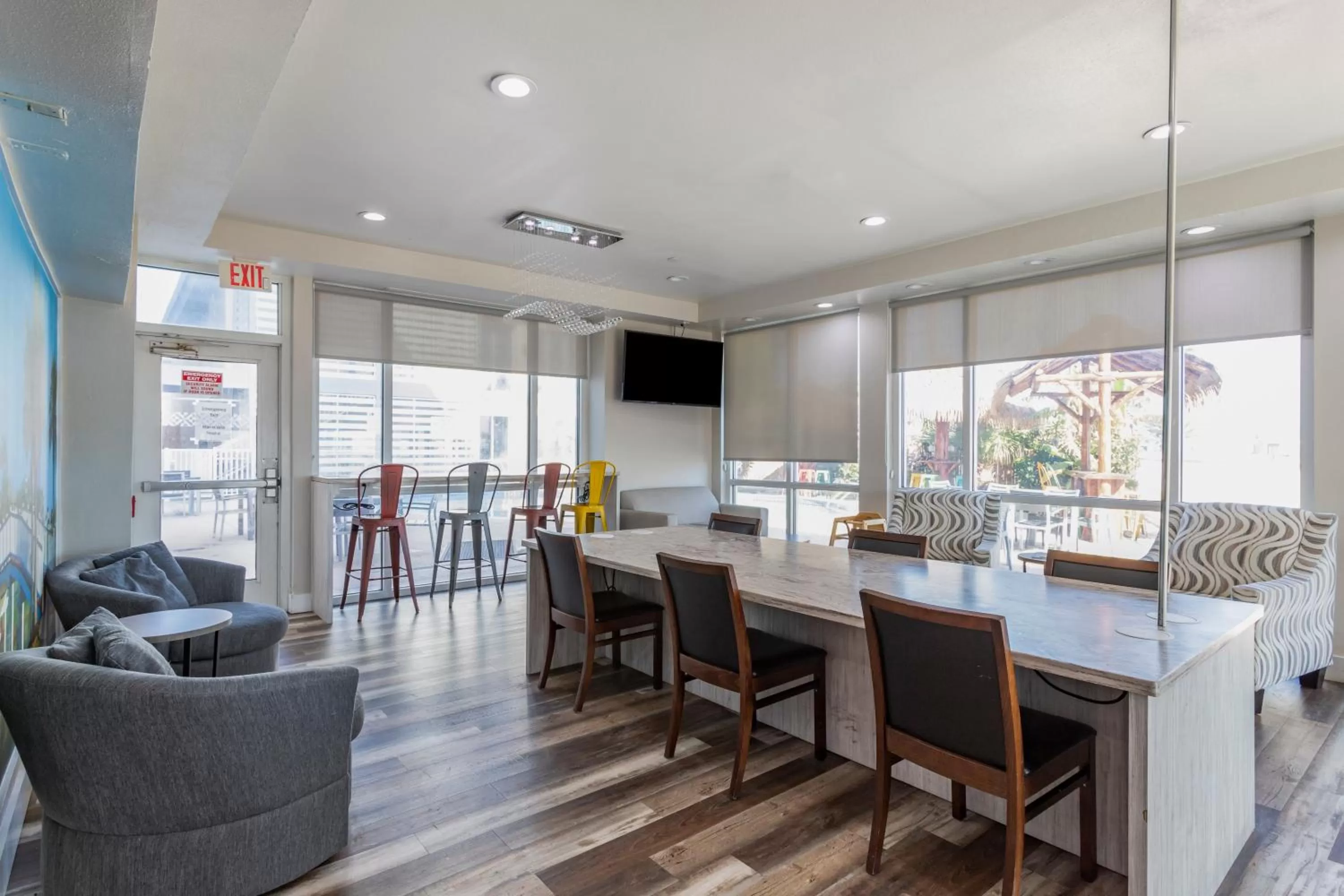 Seating area in Clarion Pointe Galveston Seawall