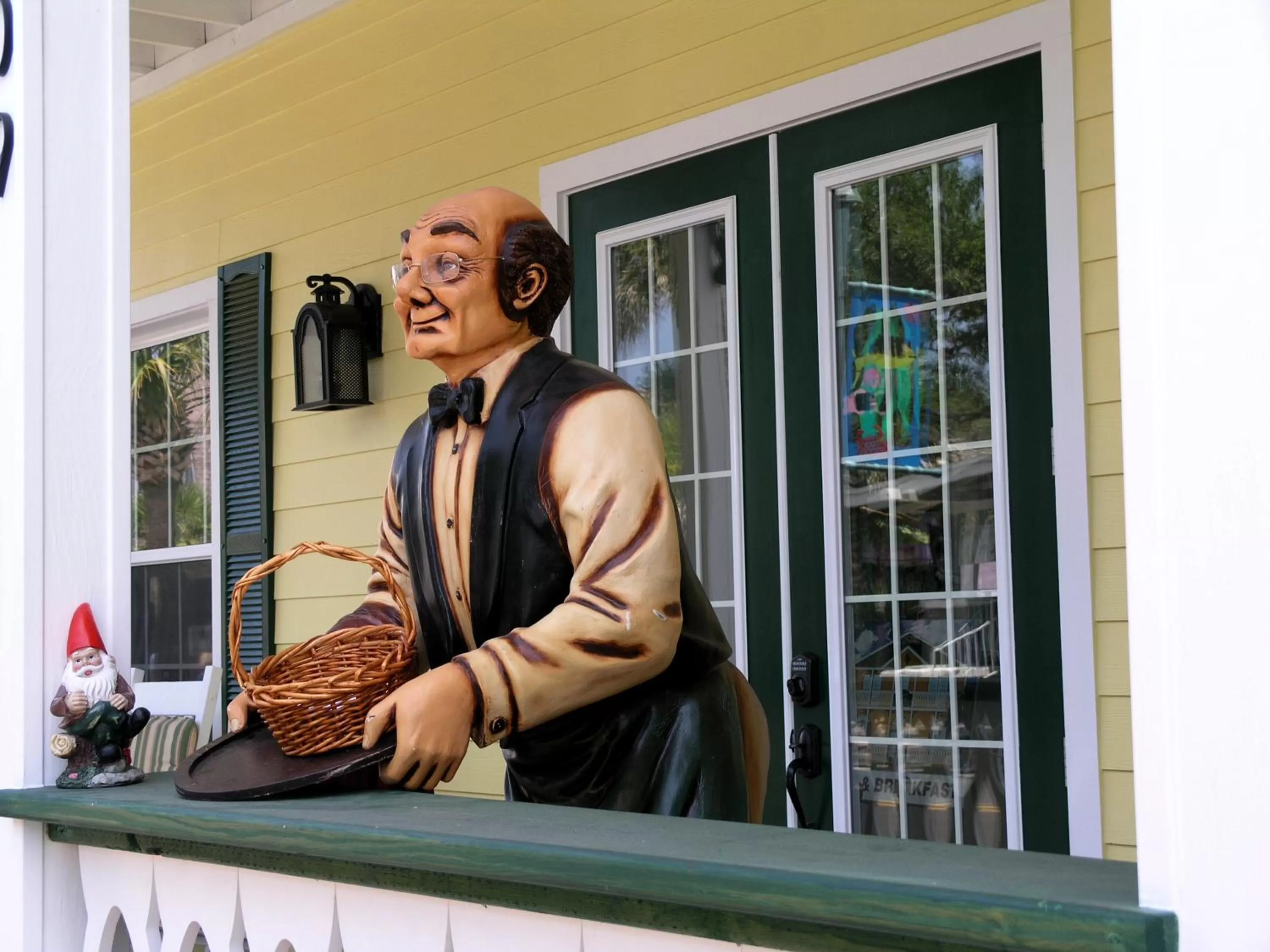 Patio in Inn on the Avenue