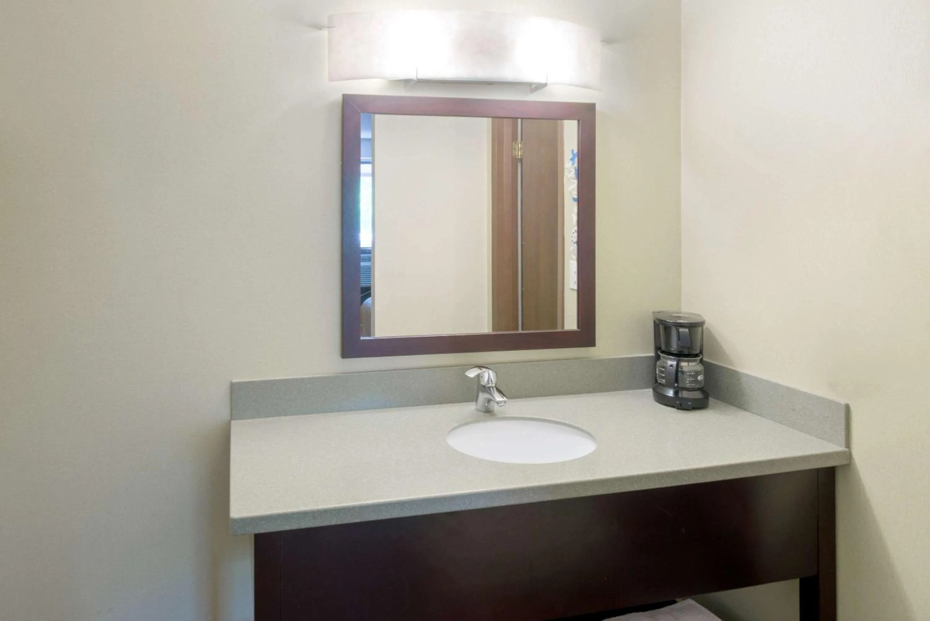 Photo of the whole room in Super 8 by Wyndham White River Junction