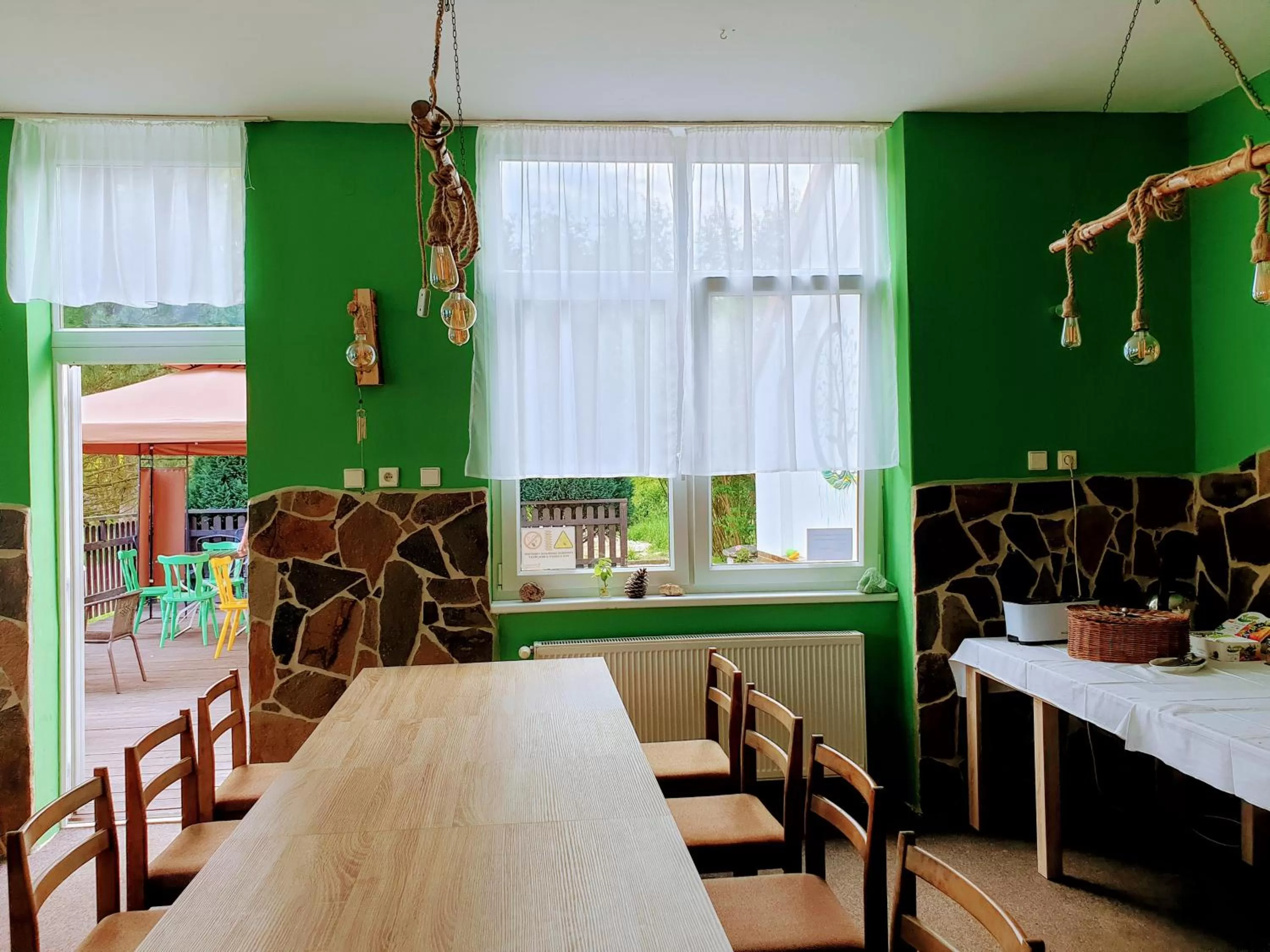 Restaurant/places to eat in Penzion Lumis