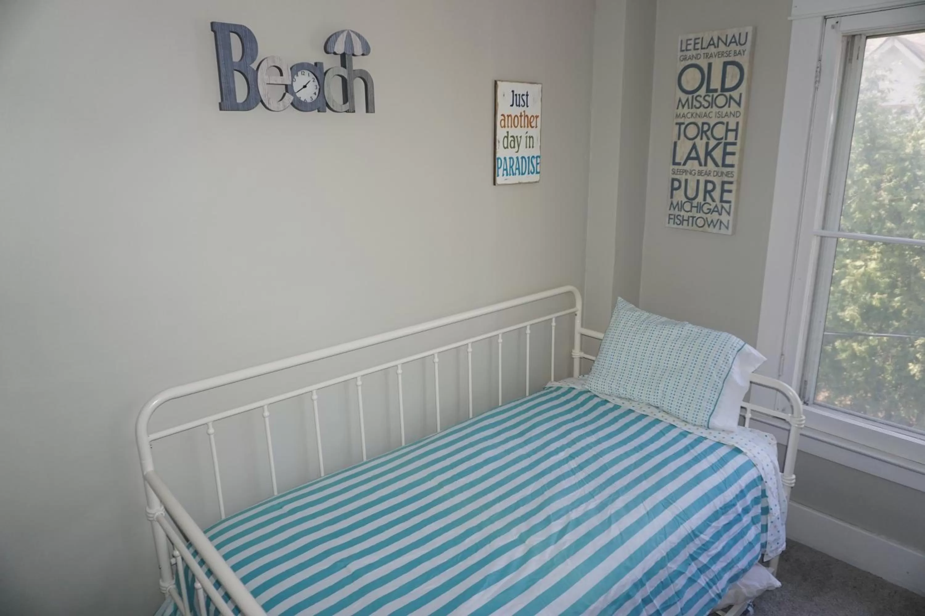 Bed in Charlevoix House - The Northside