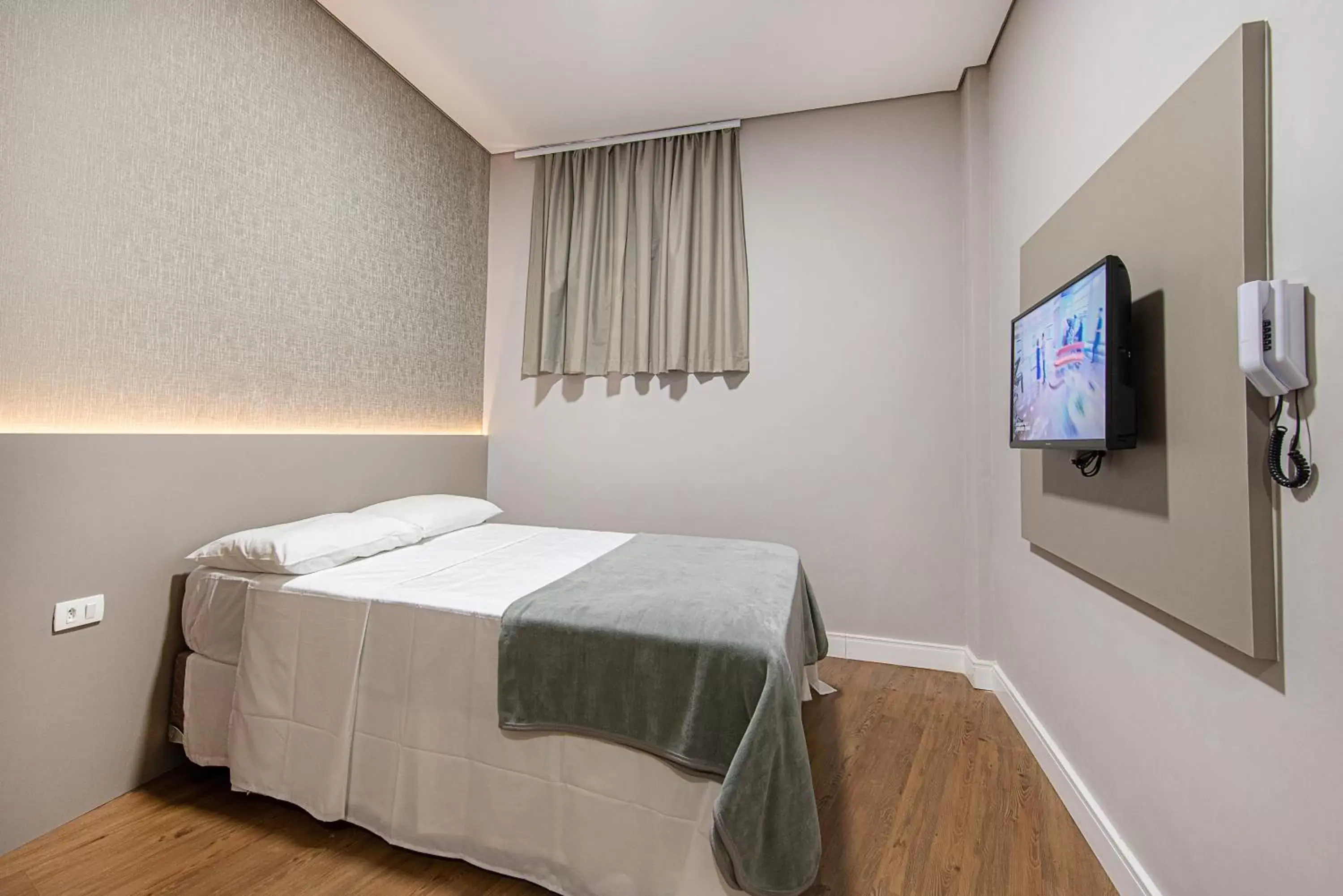 Double Room in Florida Mall & Suites Double Room in Florida Mall & Suites