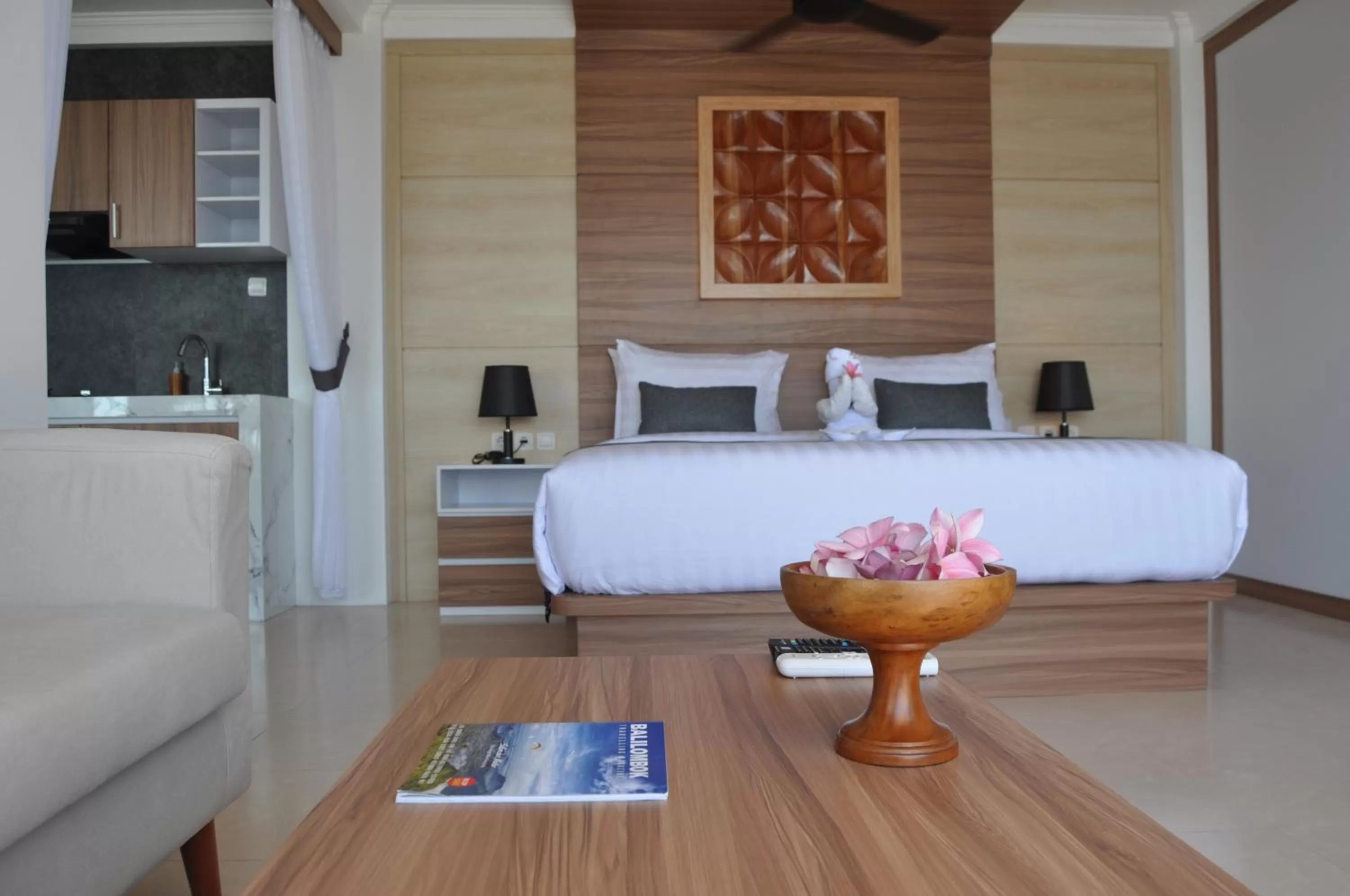 Photo of the whole room, Bed in SUITE OCEAN BLUE