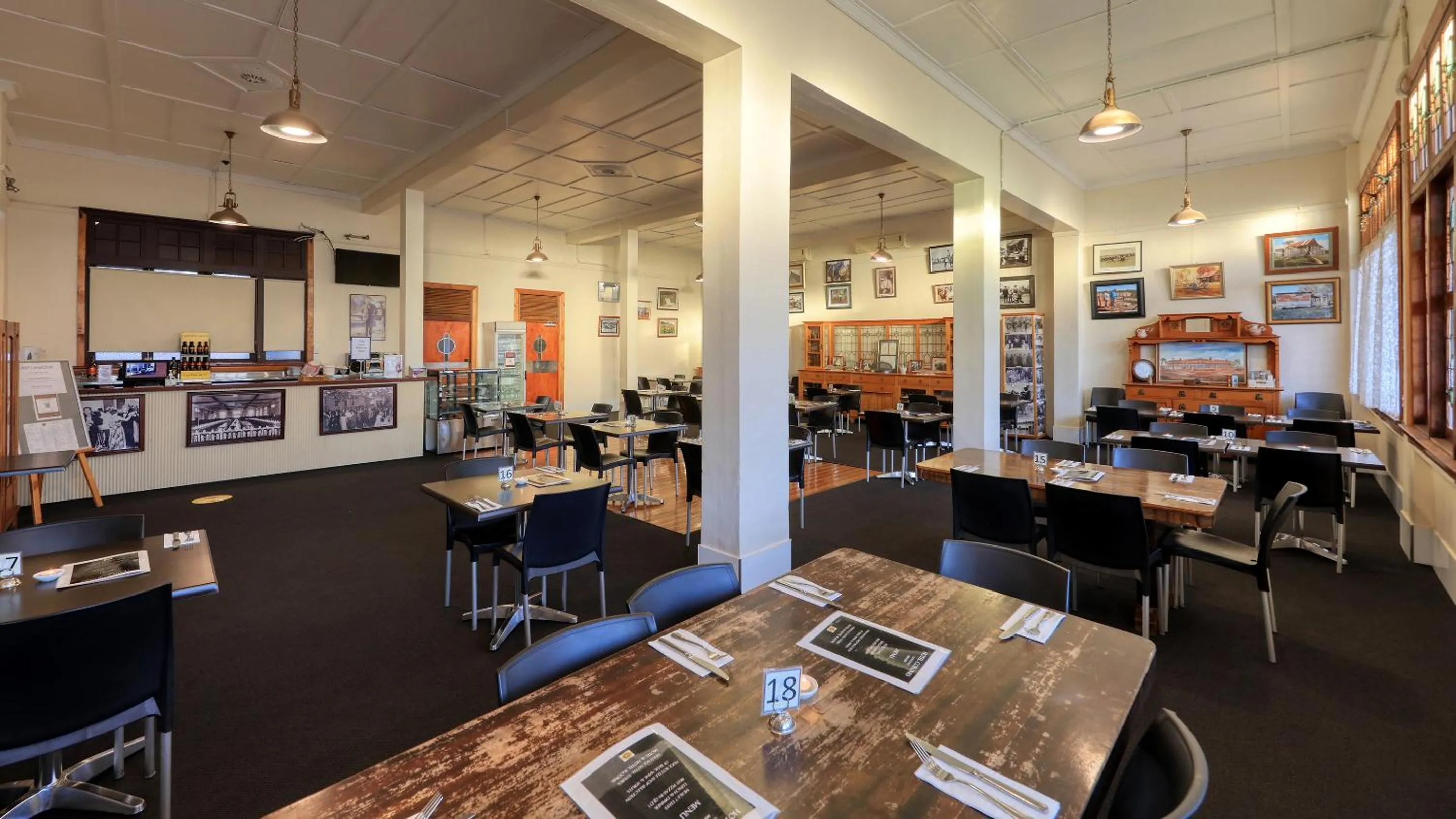 Restaurant/places to eat in Hotel Corones