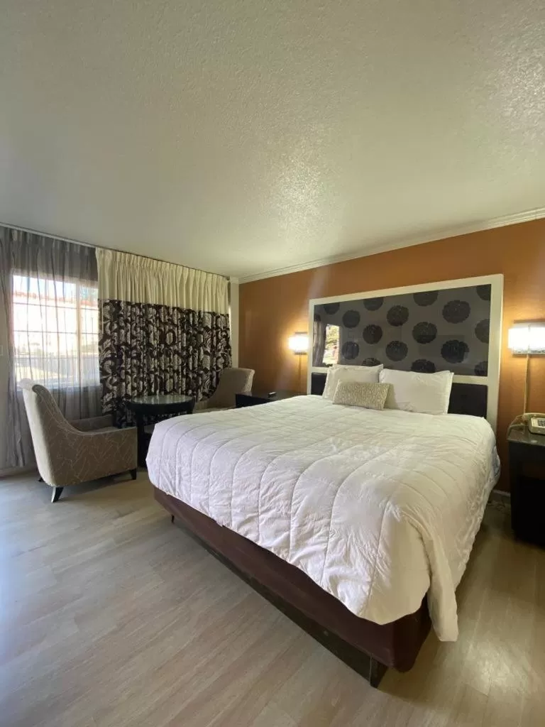 Bed in Budget INN At The Heavenly Gondola