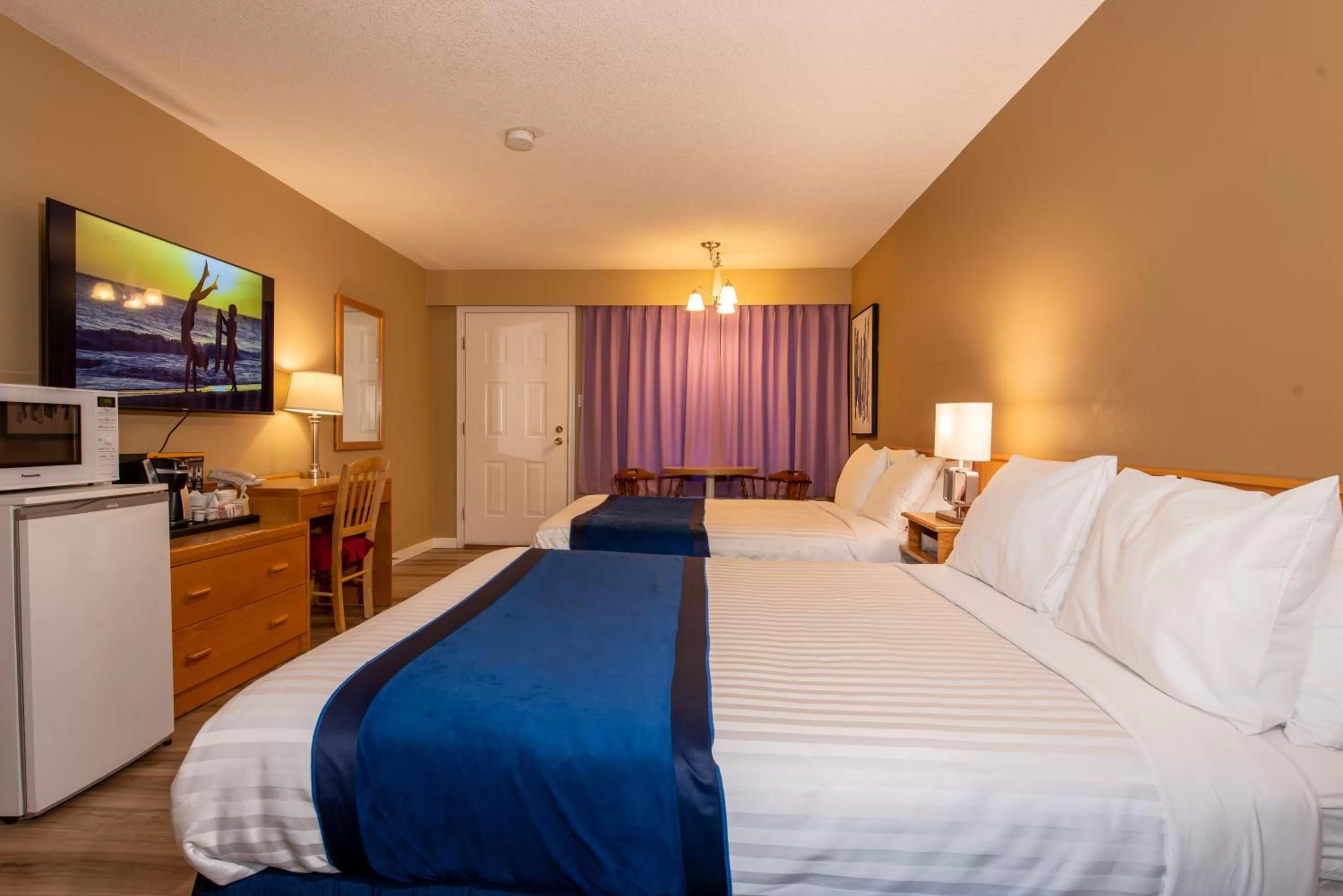 Bed in Ocean Crest Motel