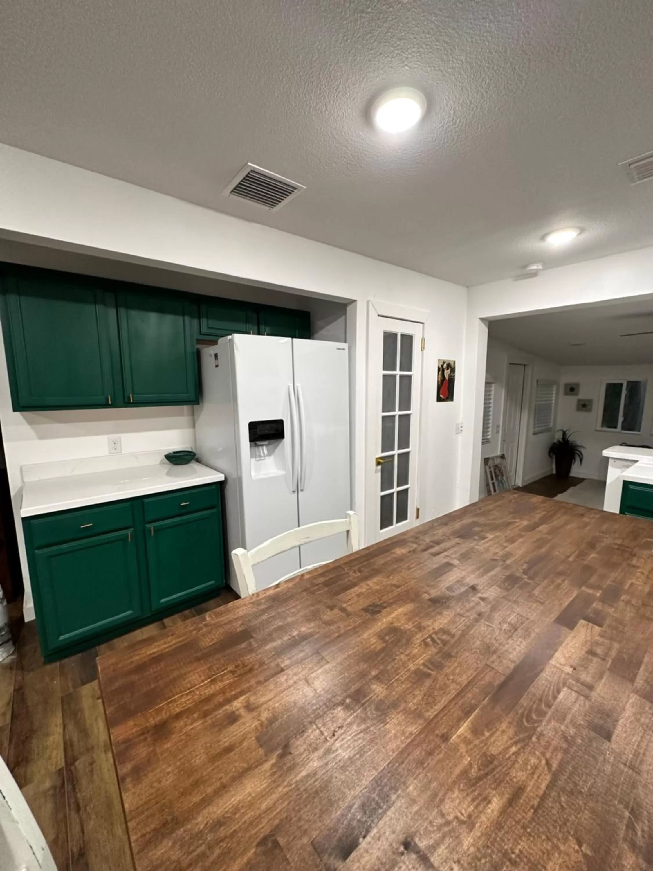 kitchen in Nature Coast Inn & Cottages