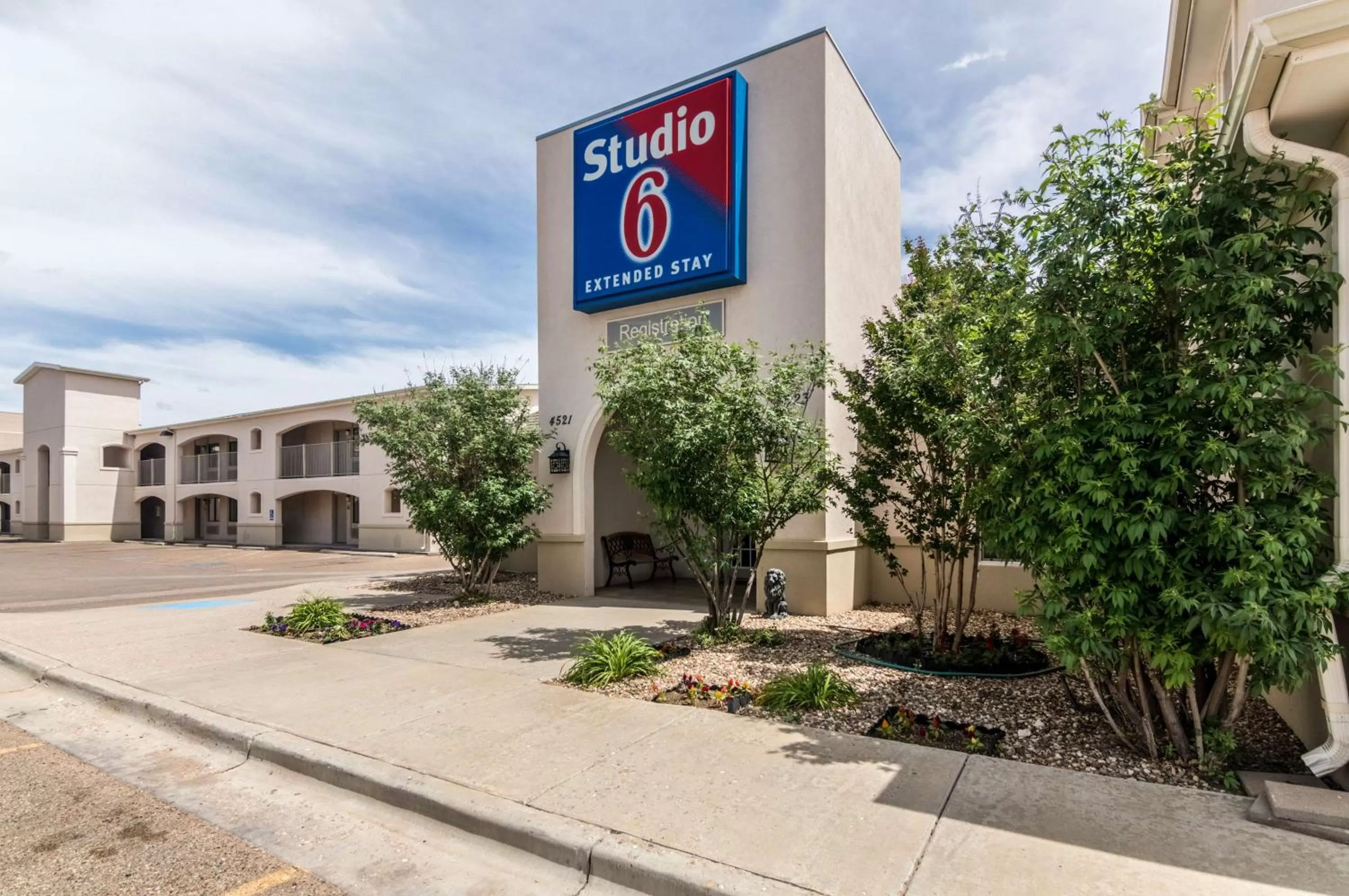 Property building in Studio 6-Lubbock, TX - Medical Center