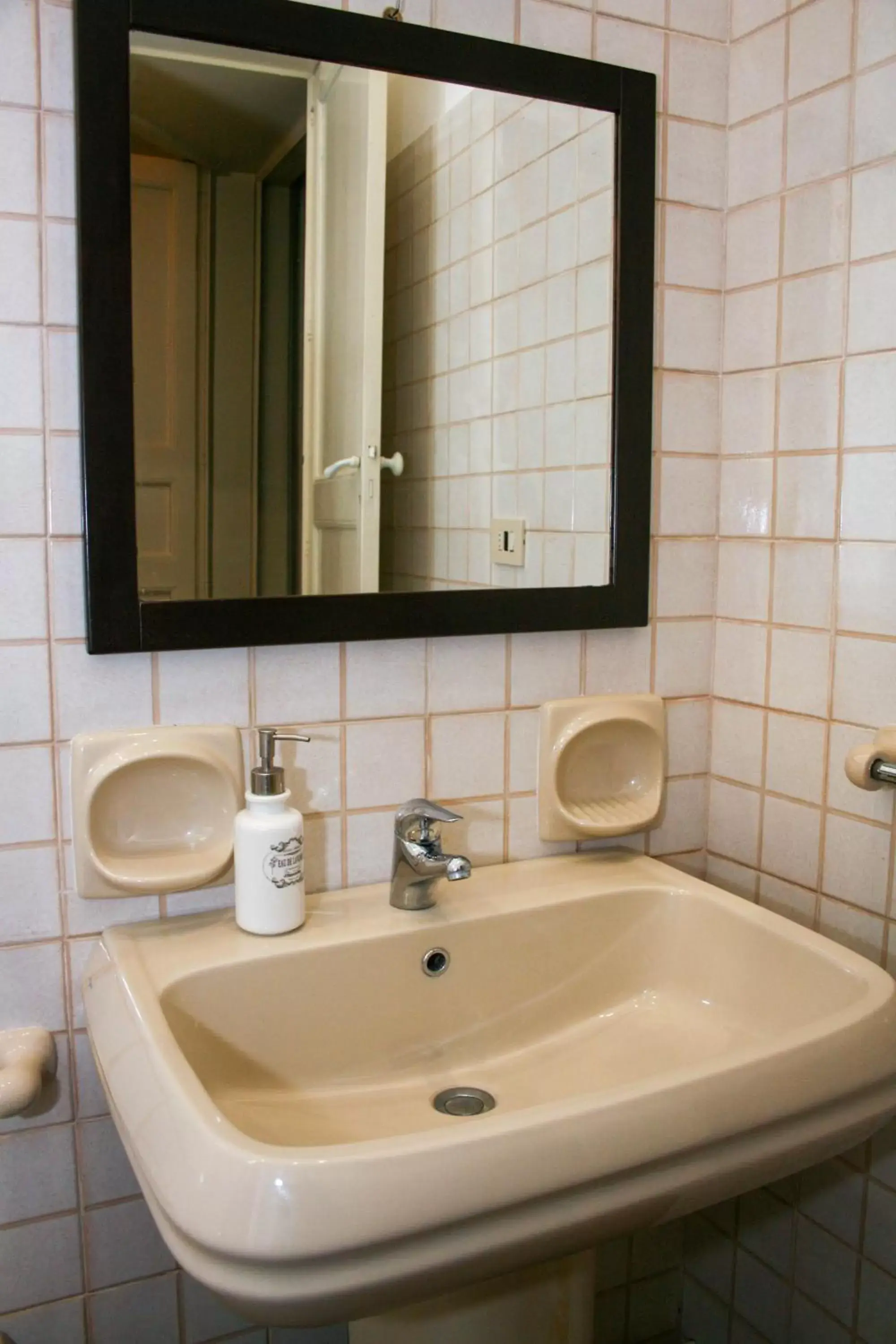 Double Room with Garden View - single occupancy in Residenza Donnafugata B&B Double Room with Garden View - single occupancy in Residenza Donnafugata B&B