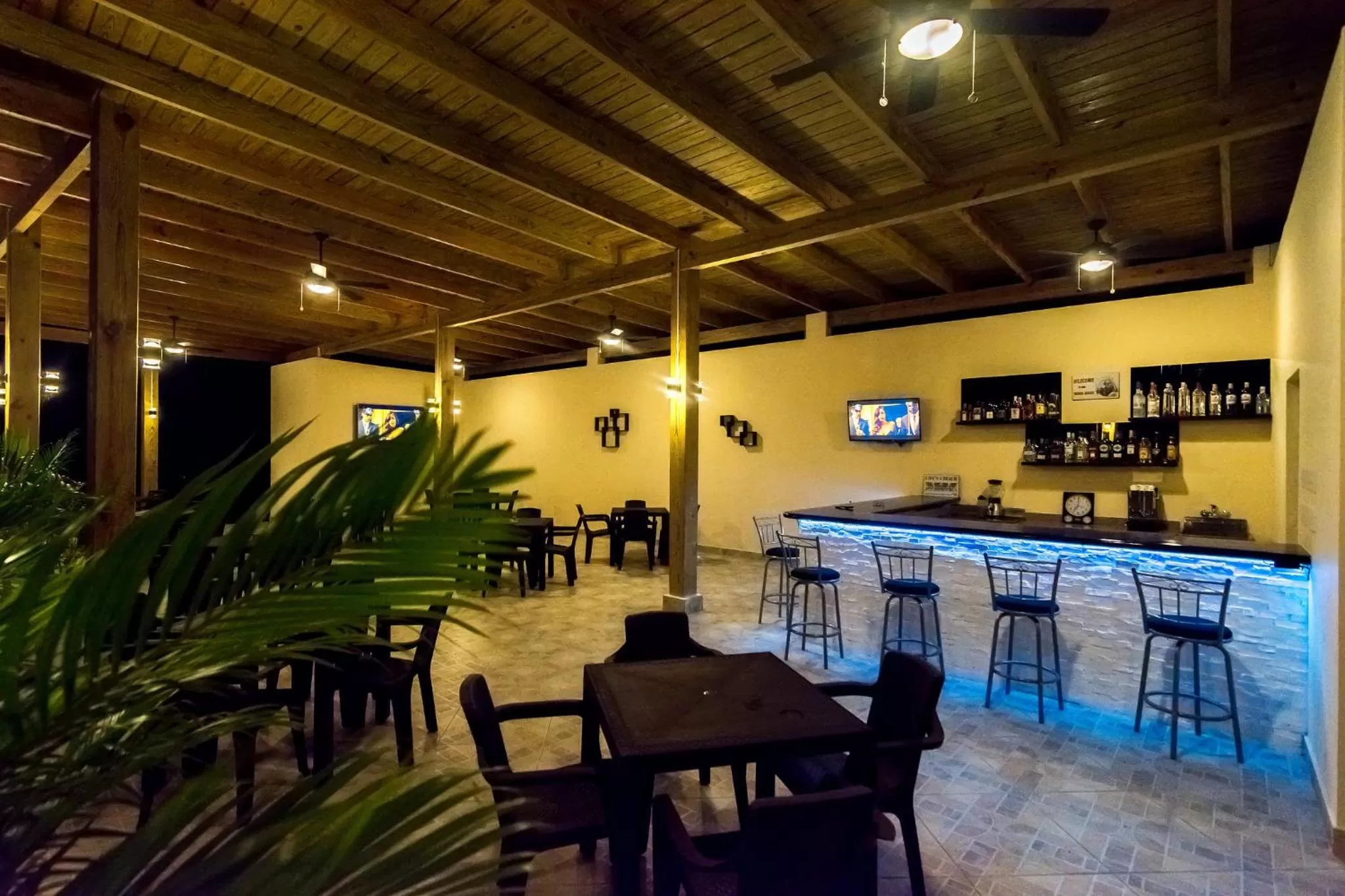 Restaurant/places to eat in Caribbean Diamond Boutique Hotel