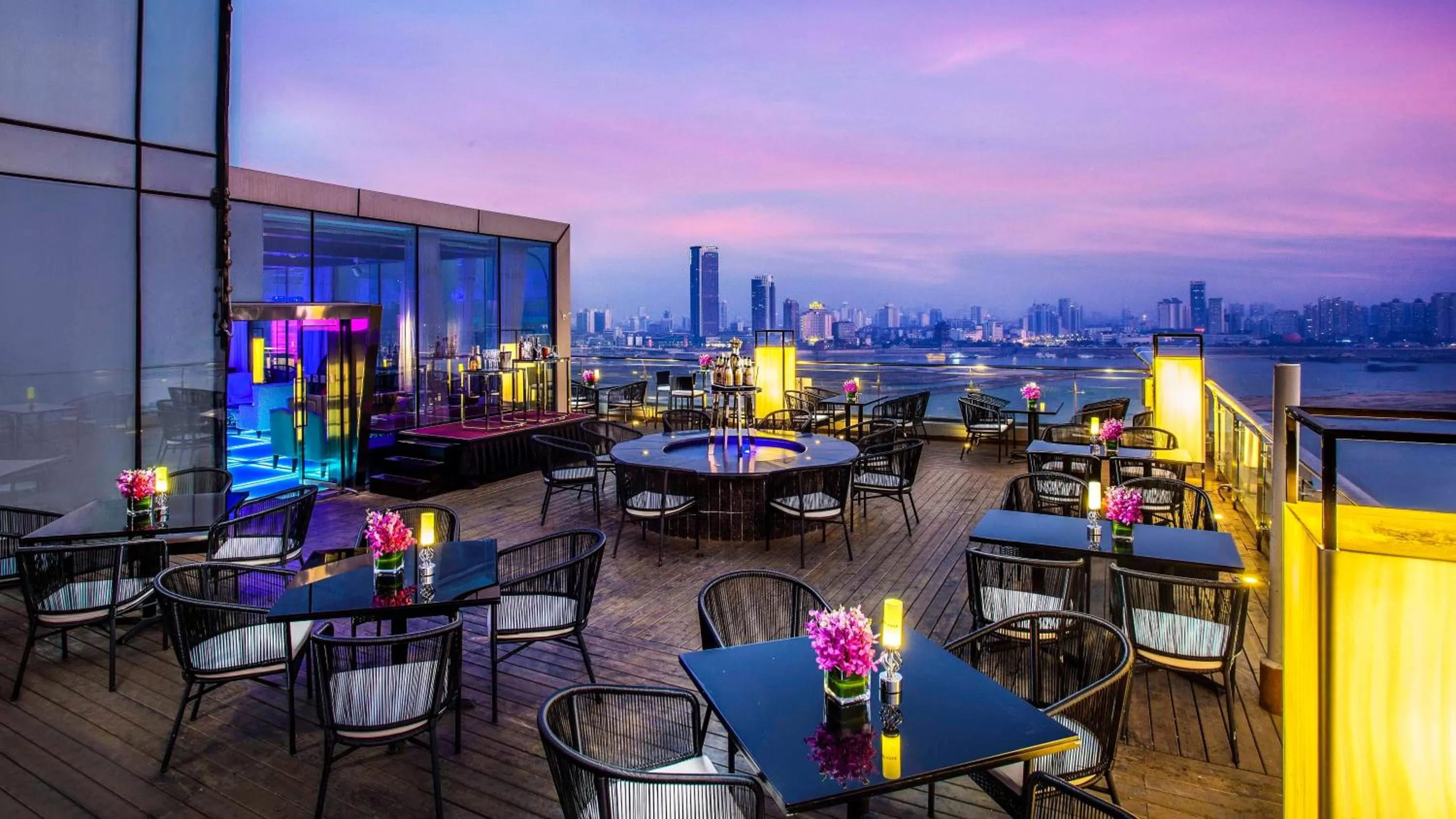 Restaurant/places to eat in Holiday Inn Nanchang Riverside by IHG