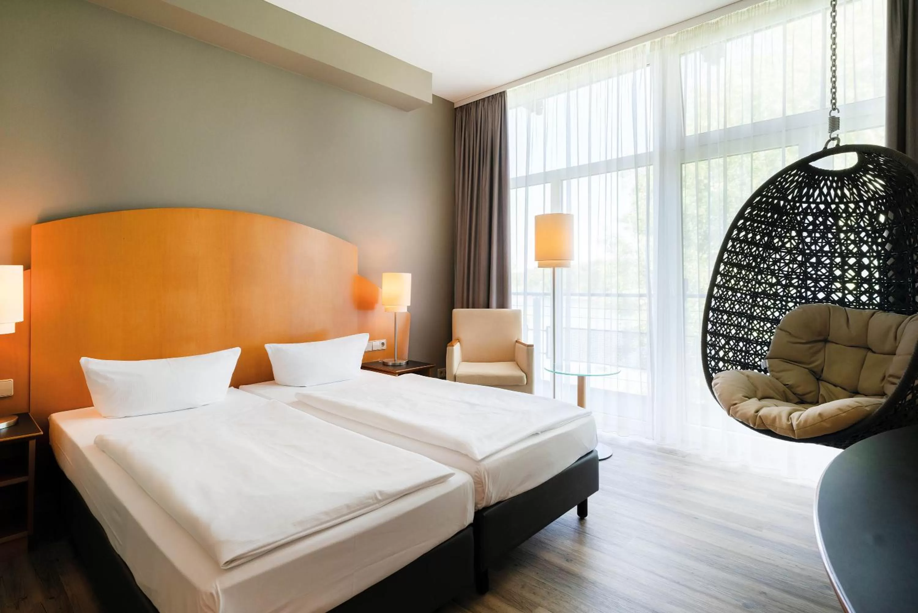 Photo of the whole room, Bed in Seminaris Hotel Potsdam Griebnitzsee