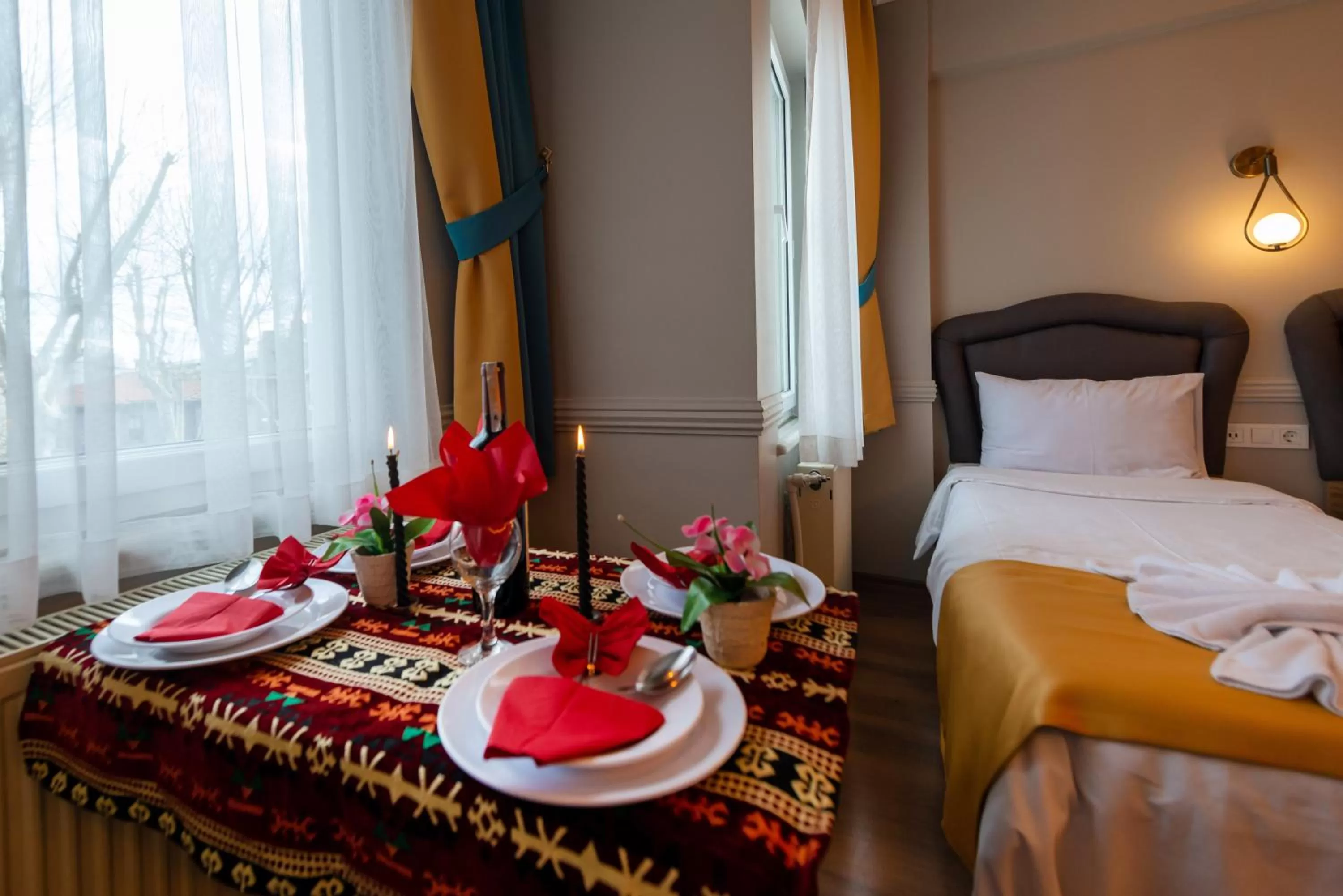 Food and drinks, Bed in Kadirga Studios