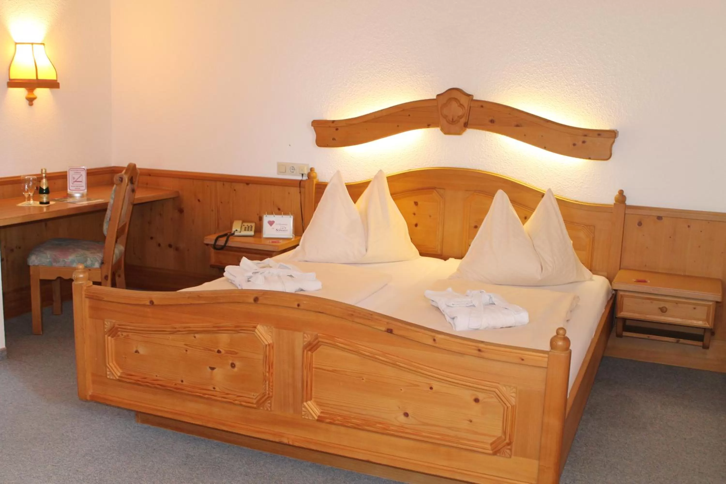 Photo of the whole room, Bed in Hotel Restaurant Schwartz